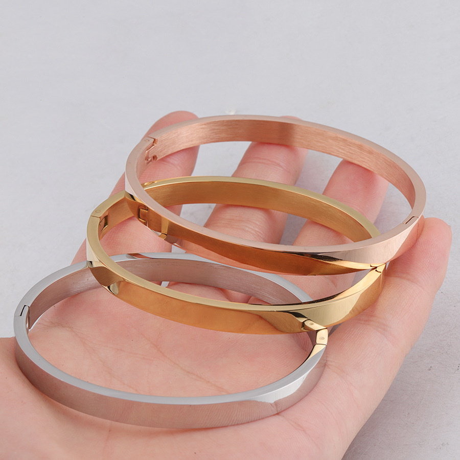 光面钛钢卡扣手镯不锈钢蛋形o形手环扣 欧美手镯 不锈钢手镯 59mm