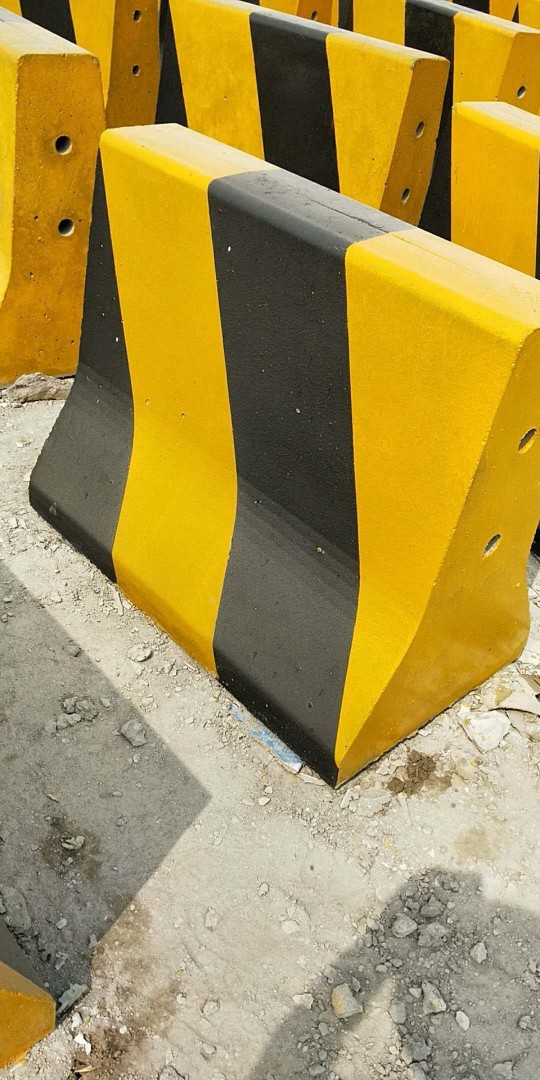 加工定制混凝土马路隔离墩1000820上200底560承德天津水泥防撞墩