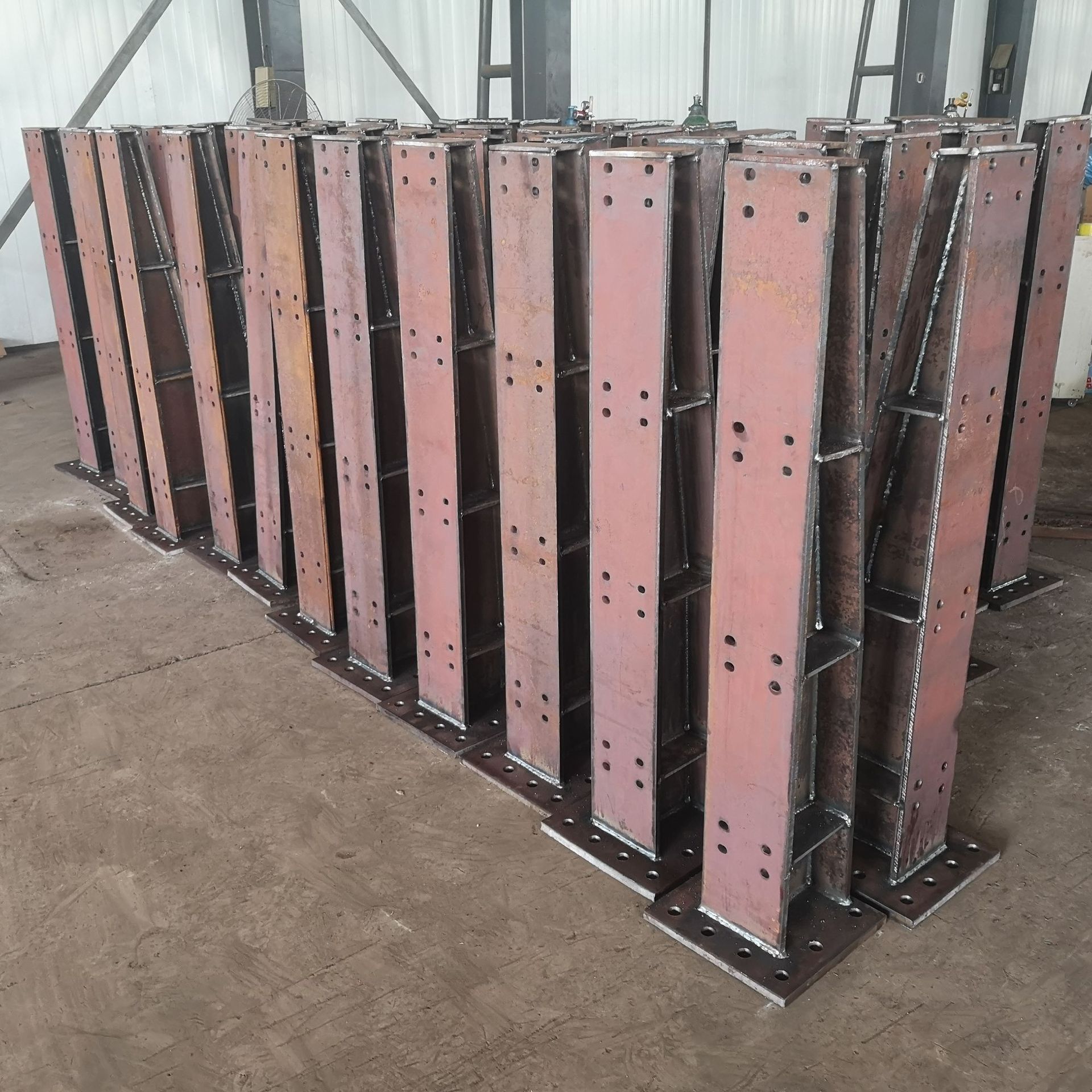 厂家定制桥梁防撞护栏立柱 异形护栏柱子设计q235b钢板立柱