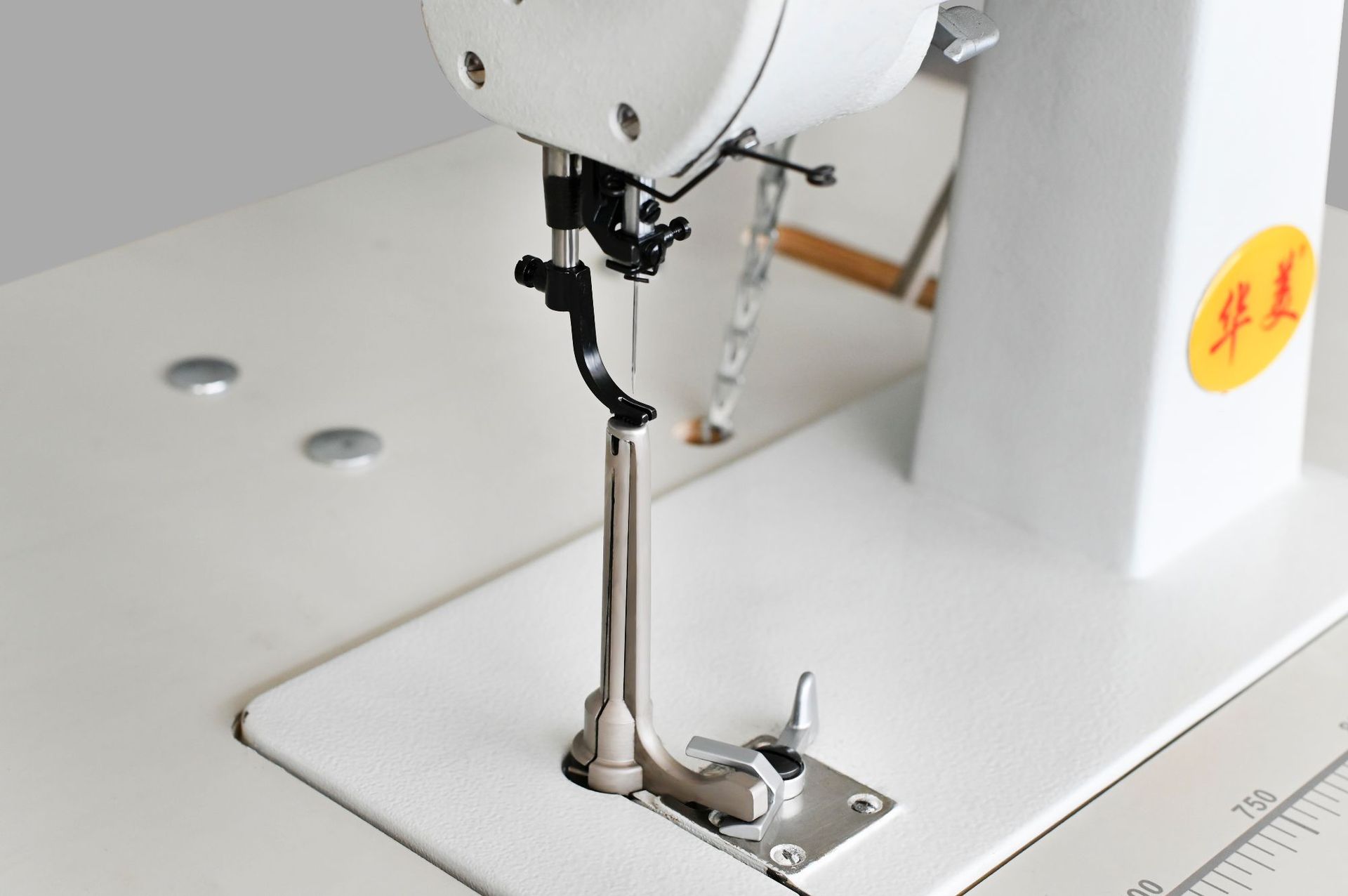 pk201型特细筒立柱手套手指缝纫机(贴皮条)