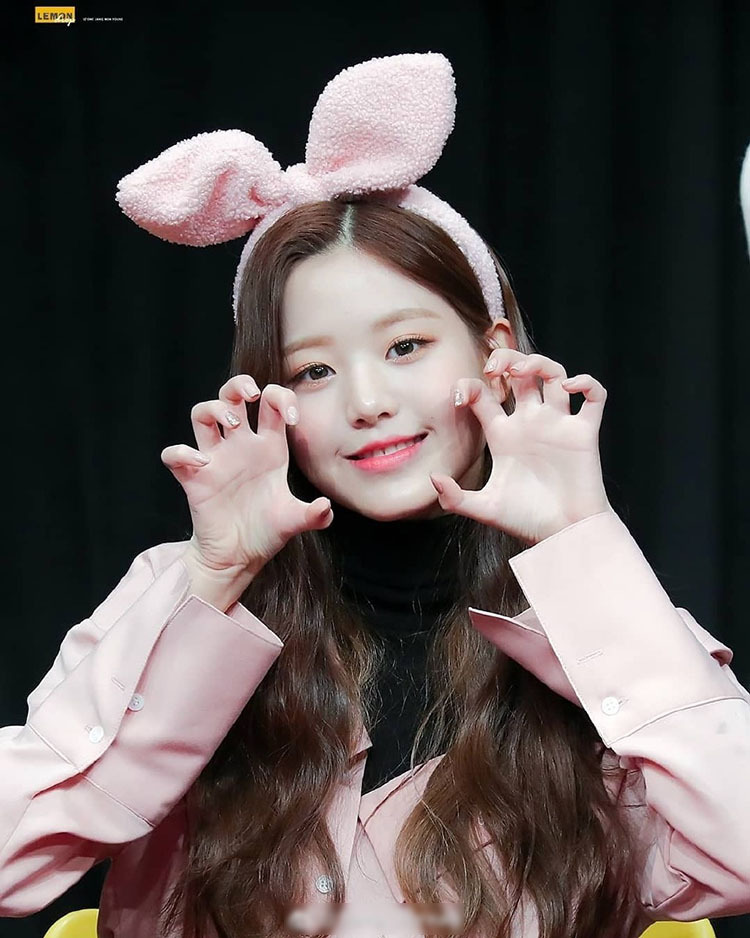 2019秋冬韩国明星新款张元英同款衬衫女拼接露肩假两件上衣高领潮