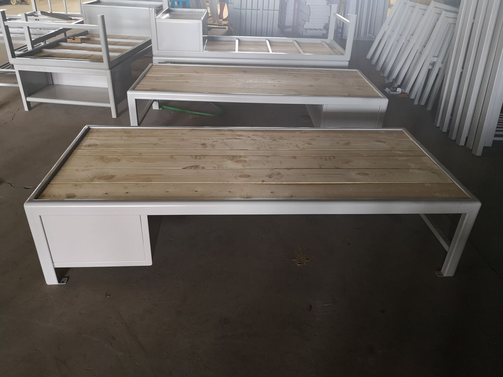 看守所拘留所金属床戒毒所单人床监视床监舍钢制床带下柜单人铁床