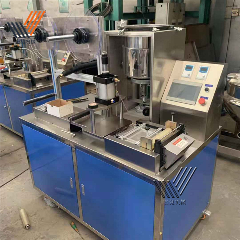 中型医用制膏机自动膏药贴艾香暖手贴膏药机台式黑膏药制作机