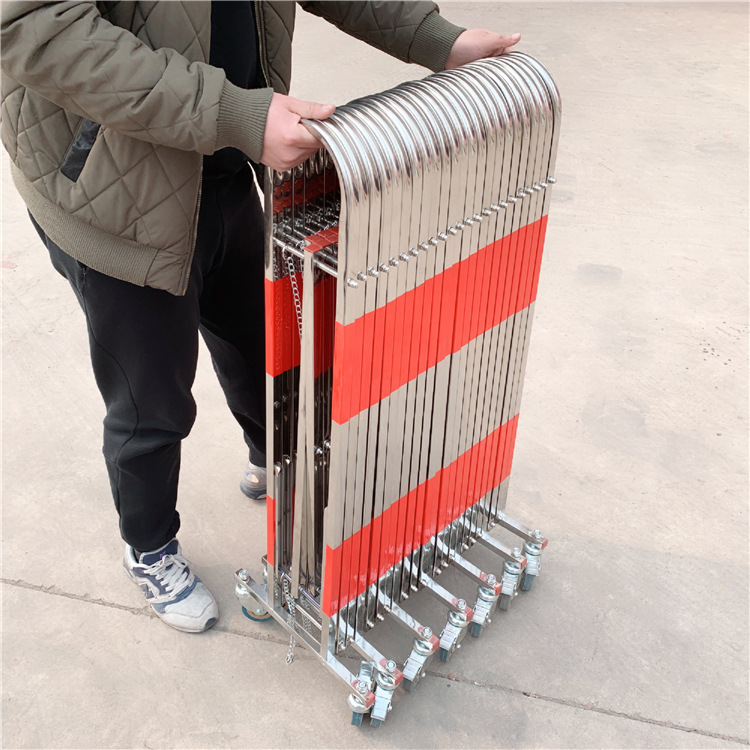 厂家直销现货不锈钢拱门推拉围栏移动防护隔离栏户外广场伸缩护栏