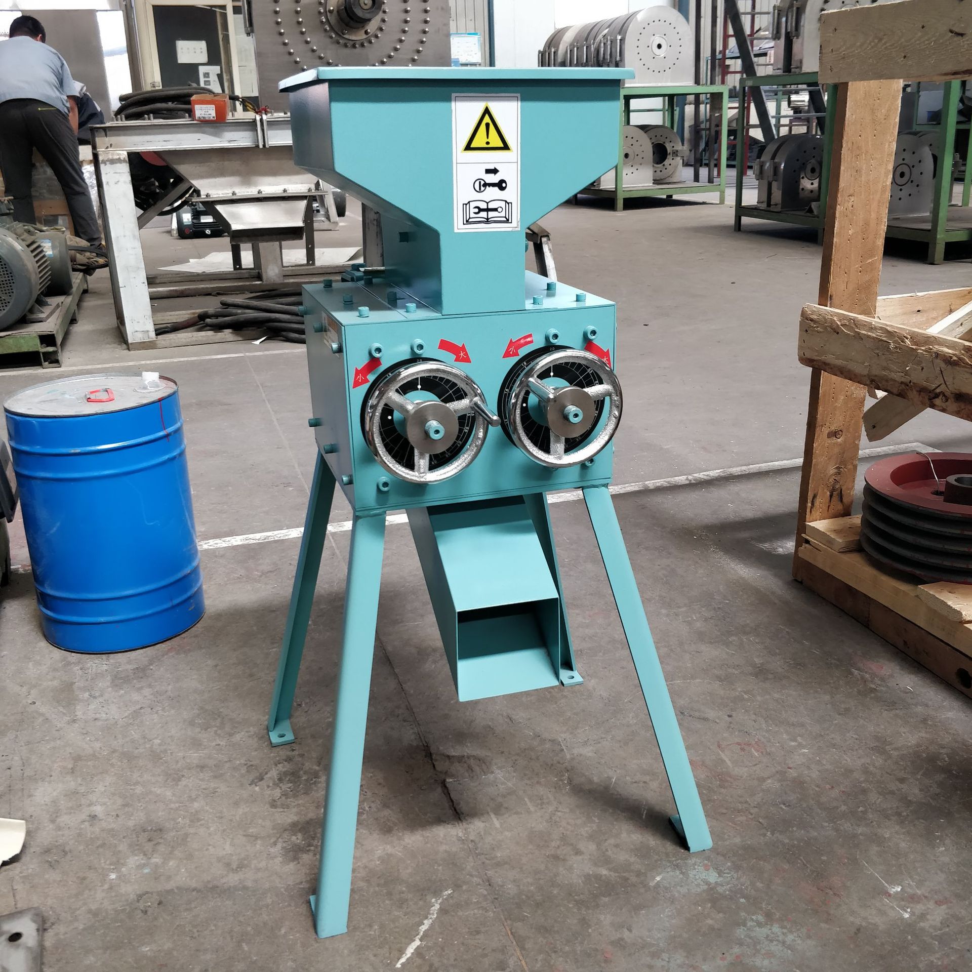 小型麦芽粉碎机,微酿麦芽粉碎机,对辊麦芽破碎机z