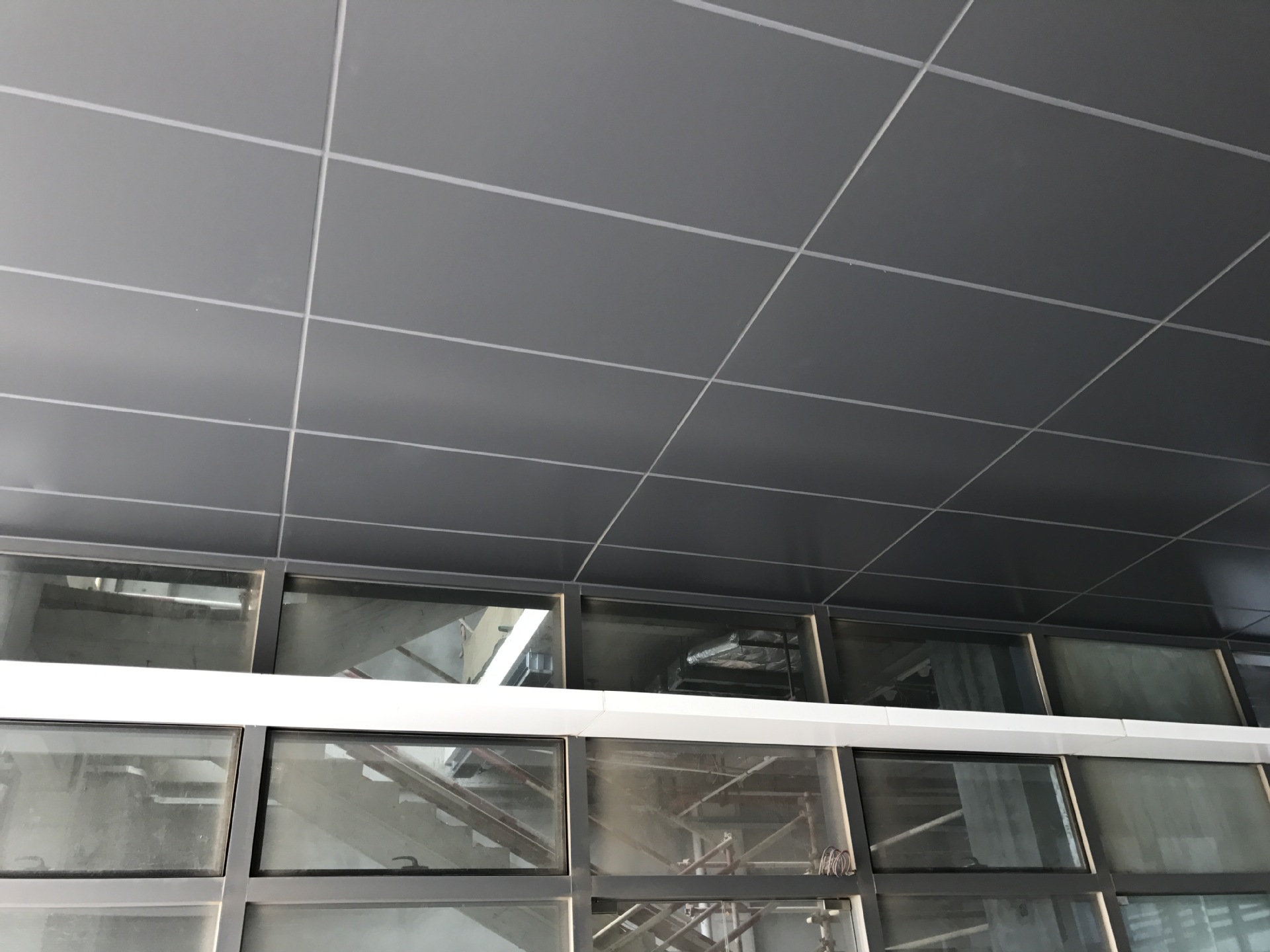 烤漆幕墙铝单板吊顶灰色铝单板无缝铝单板多种规格室内吊顶铝单板