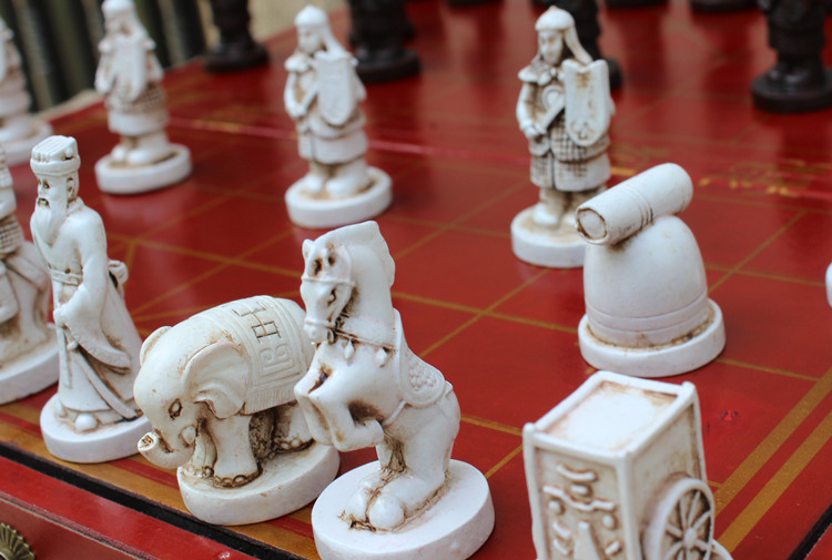 中国象棋立体棋子木制折叠棋盘西安兵马俑象棋人物棋子大号象棋