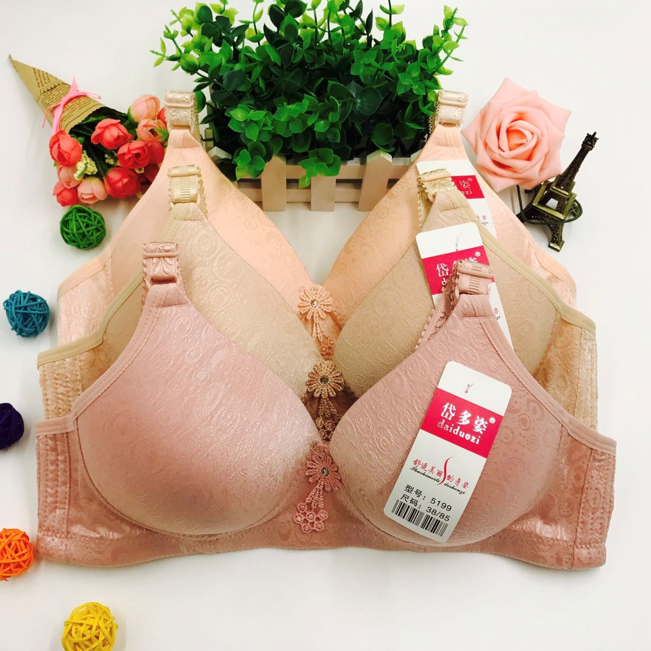 新品批发供应特价 无钢圈三排扣文胸 女士无骨文胸内衣批发中老年