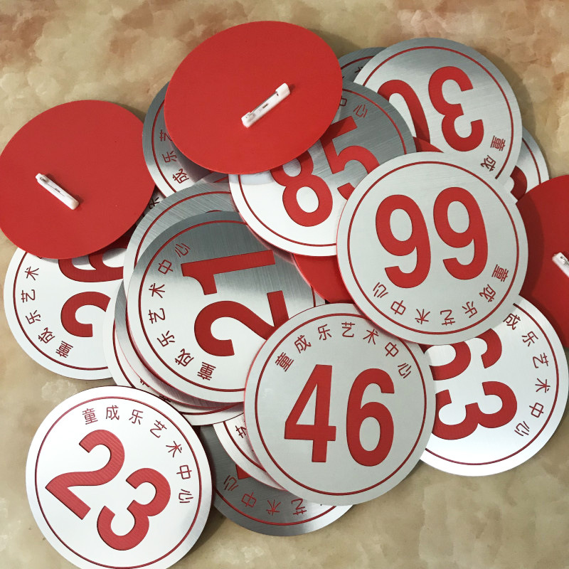 厂家制作双色板胸牌学生校徽雕刻胸牌双色板工号牌双色板雕刻定做