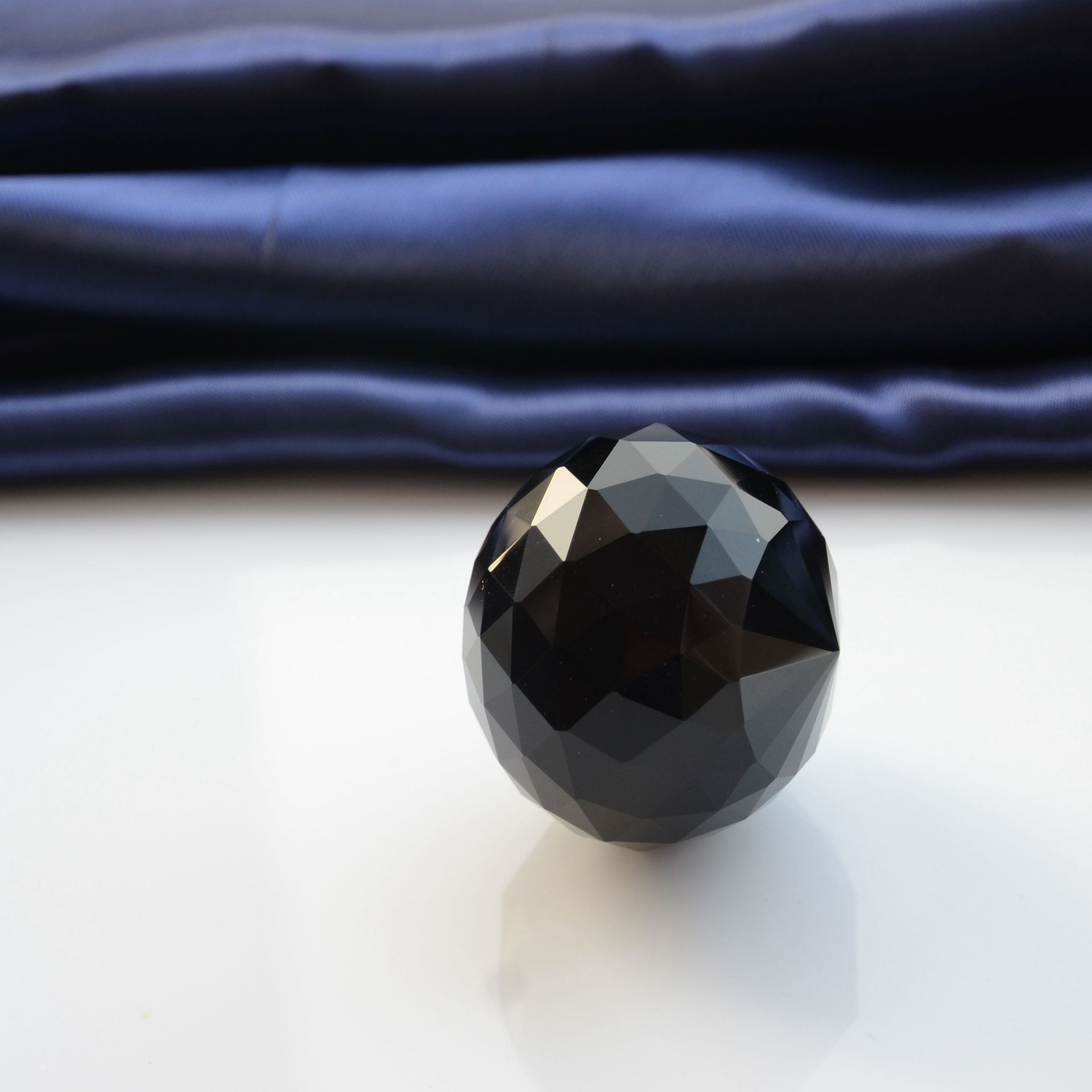 厂家直销黑色水晶球 尺寸齐全 彩色水晶多面球 菱形球