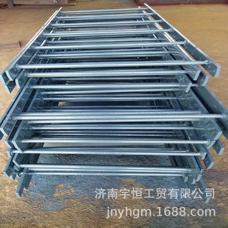 15j401人行钢爬梯生产厂定制 护笼钢梯报价 上屋面钢直梯直销