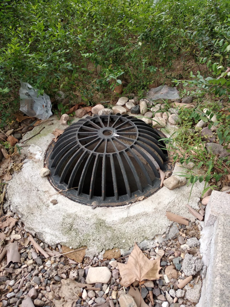 批发江苏青岛沈阳北京西安海绵城市圆形球墨铸铁700溢流口井盖.