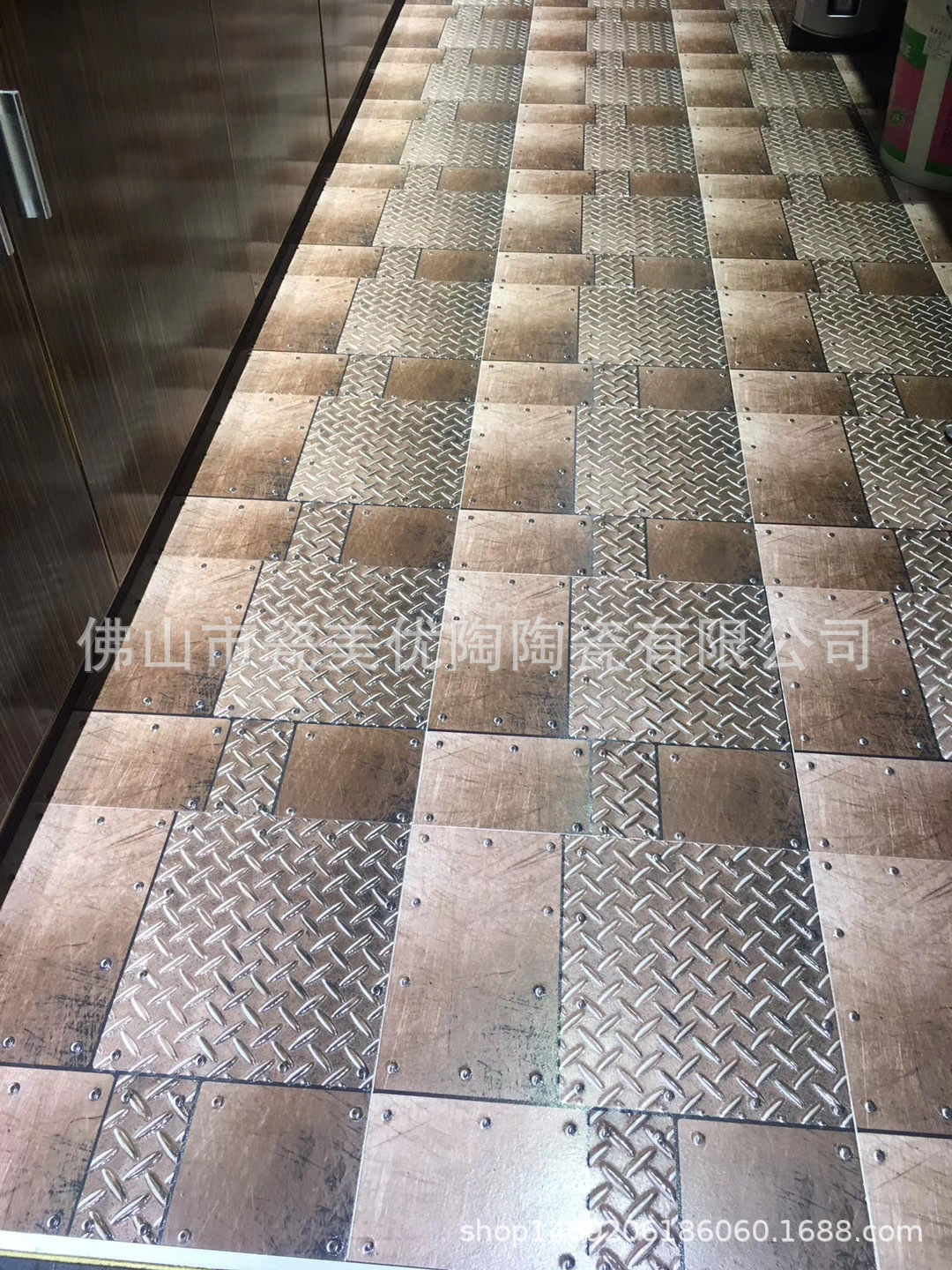 工业风仿古砖300x300凹凸金属釉铁皮砖 ktv酒吧个性复古防滑地砖