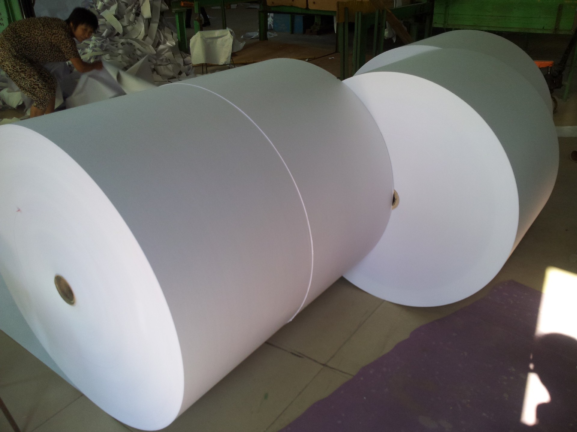 工厂供应53克混桨双胶纸胶版纸