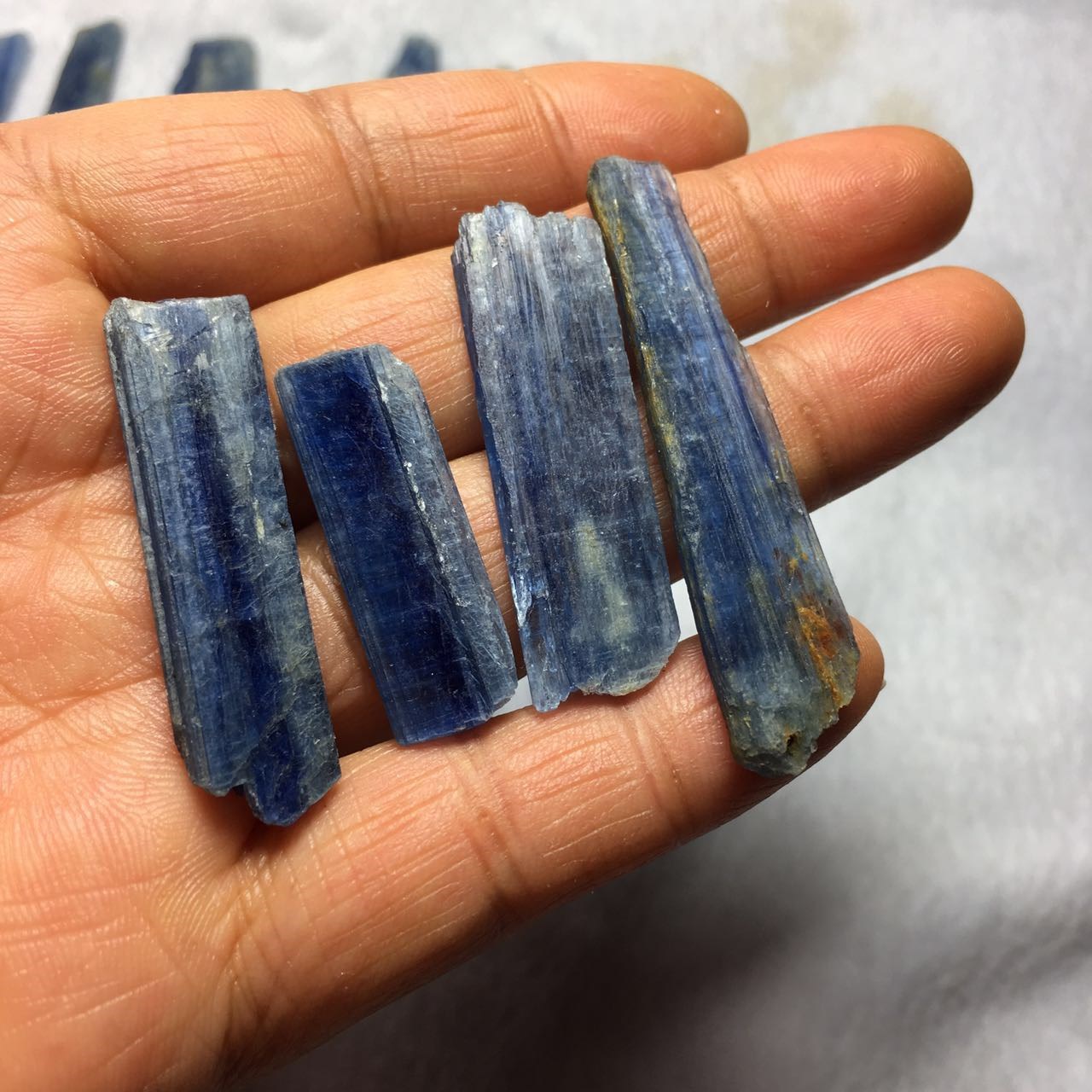 天然水晶原矿 巴西蓝晶片原石标本能量水晶灵修冥想能量