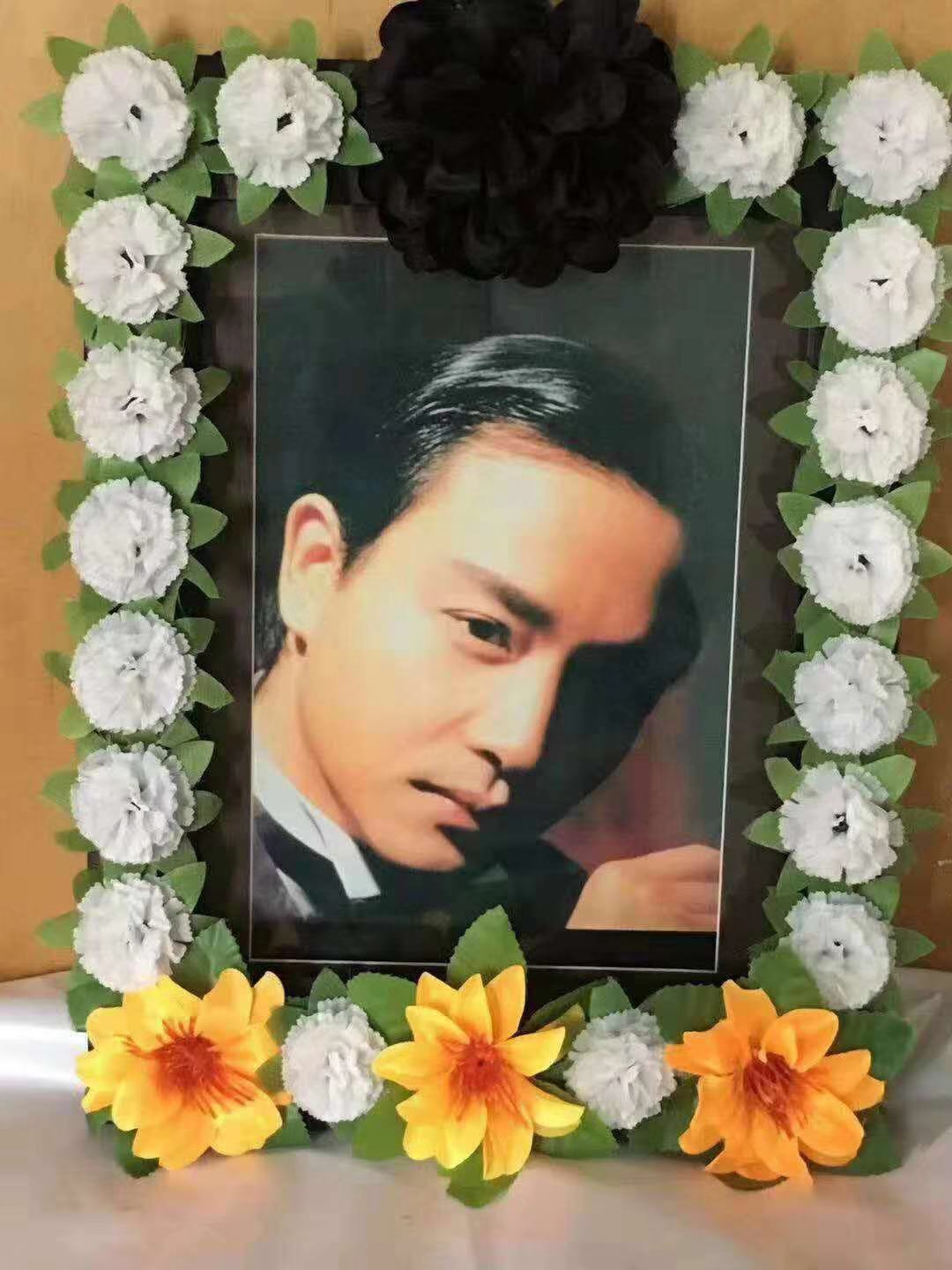 00元 材质 绢花 货号 咨询卖家 工艺 咨询卖家 加工定制 是 种类 花圈