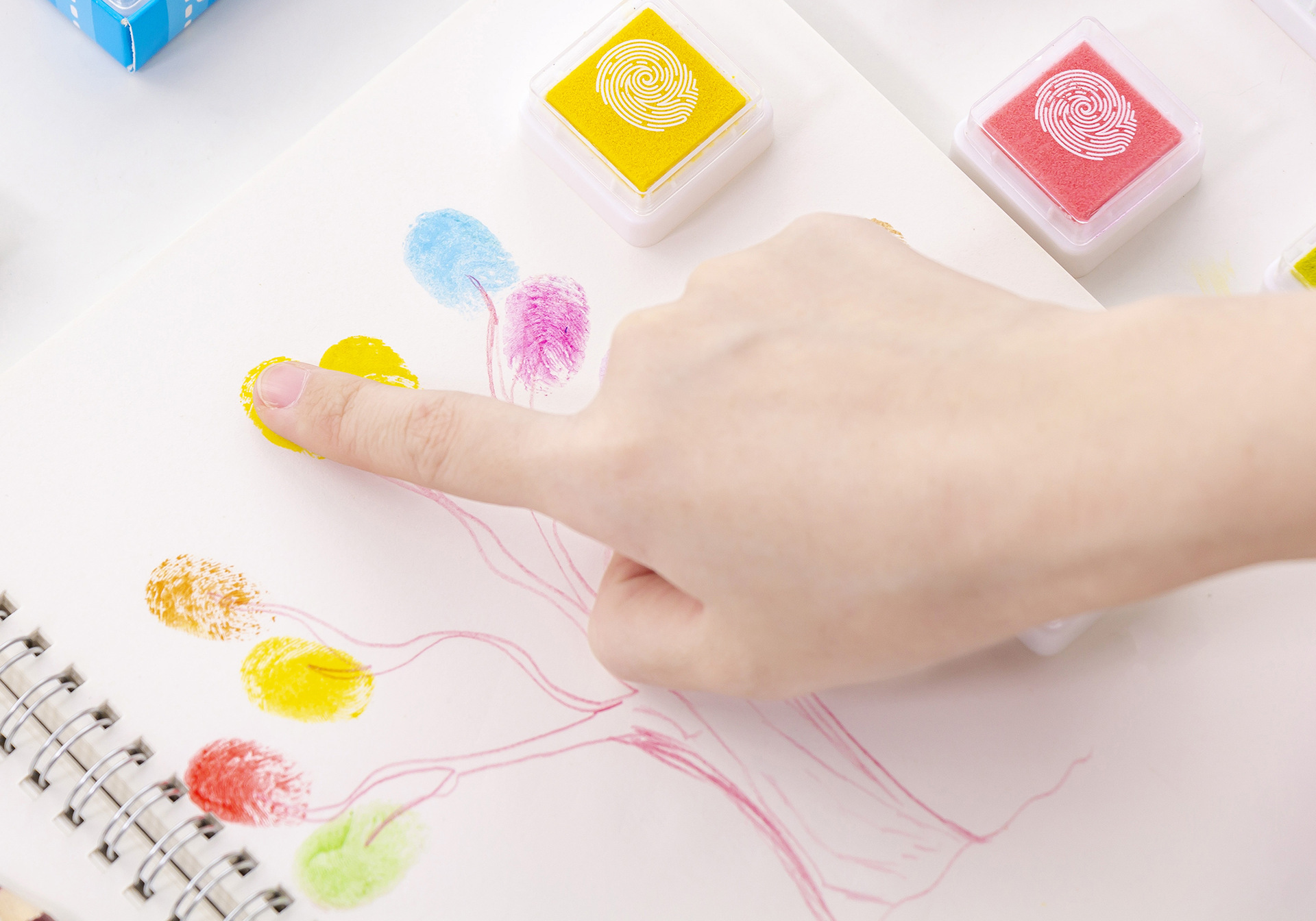 g新款12色糖果手指画印泥 幼儿园diy手指画彩色印台印泥 0.