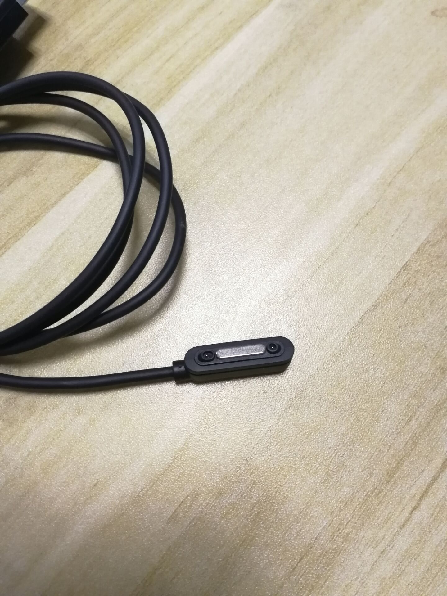 适用索尼z3 z2 z1手机磁力充电磁吸线xl39h l55u/55tw平板磁性线