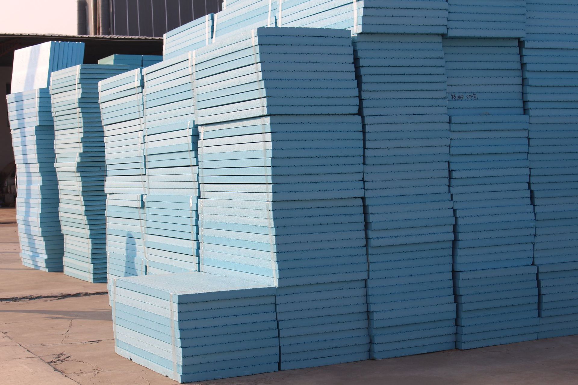 地暖挤塑泡沫板批发 阻燃xps挤塑保温板 高密度聚苯乙烯挤塑板