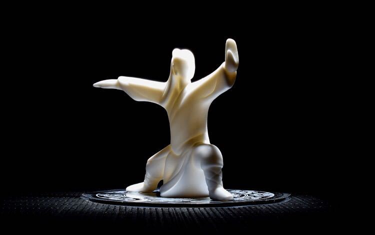 德化白瓷创意陶瓷打太极人物桌面禅意摆件酒店办公室茶桌装个性厂