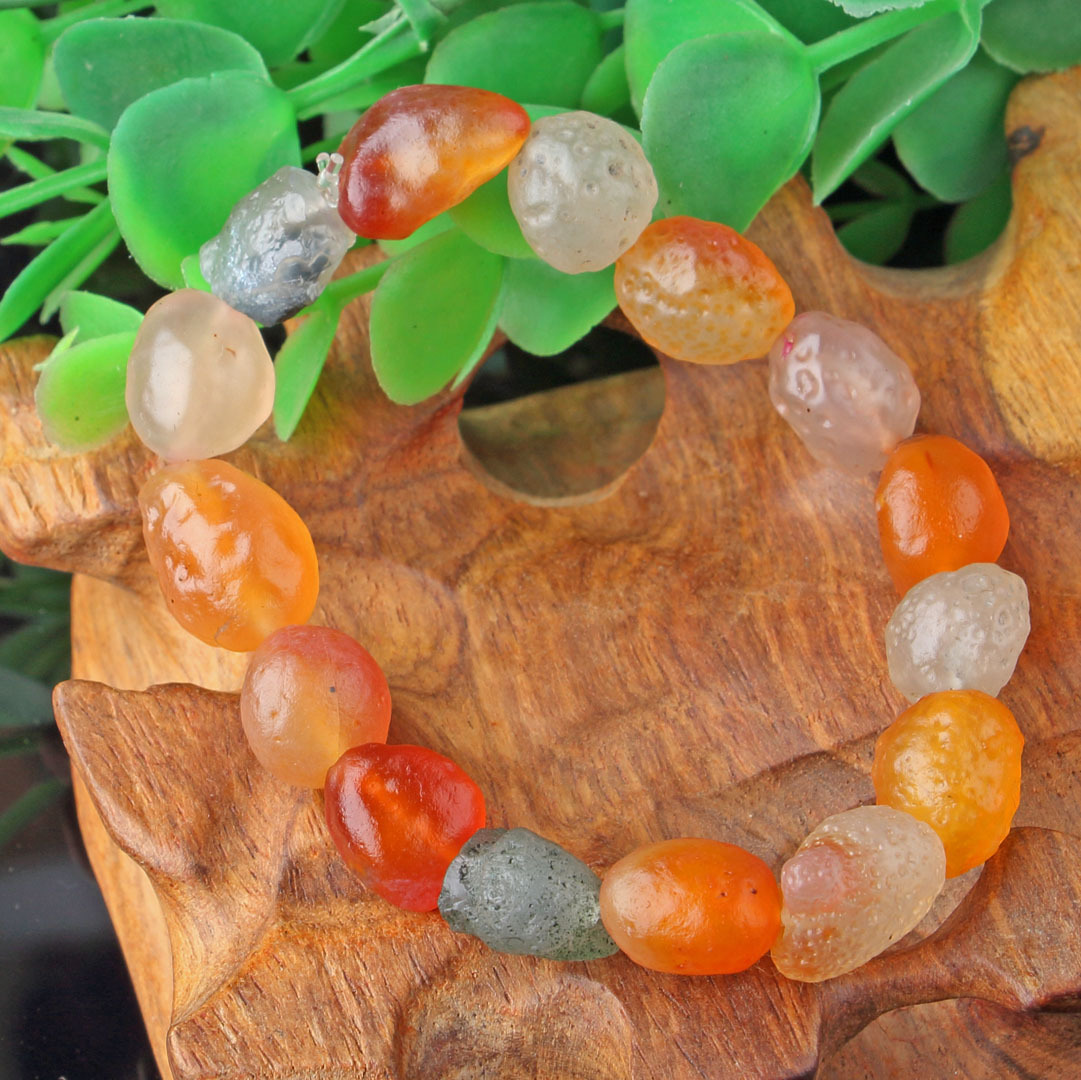 阿拉善玛瑙手链 葡萄干玛瑙 筋脉 糖心彩色玉石手链 民族特色