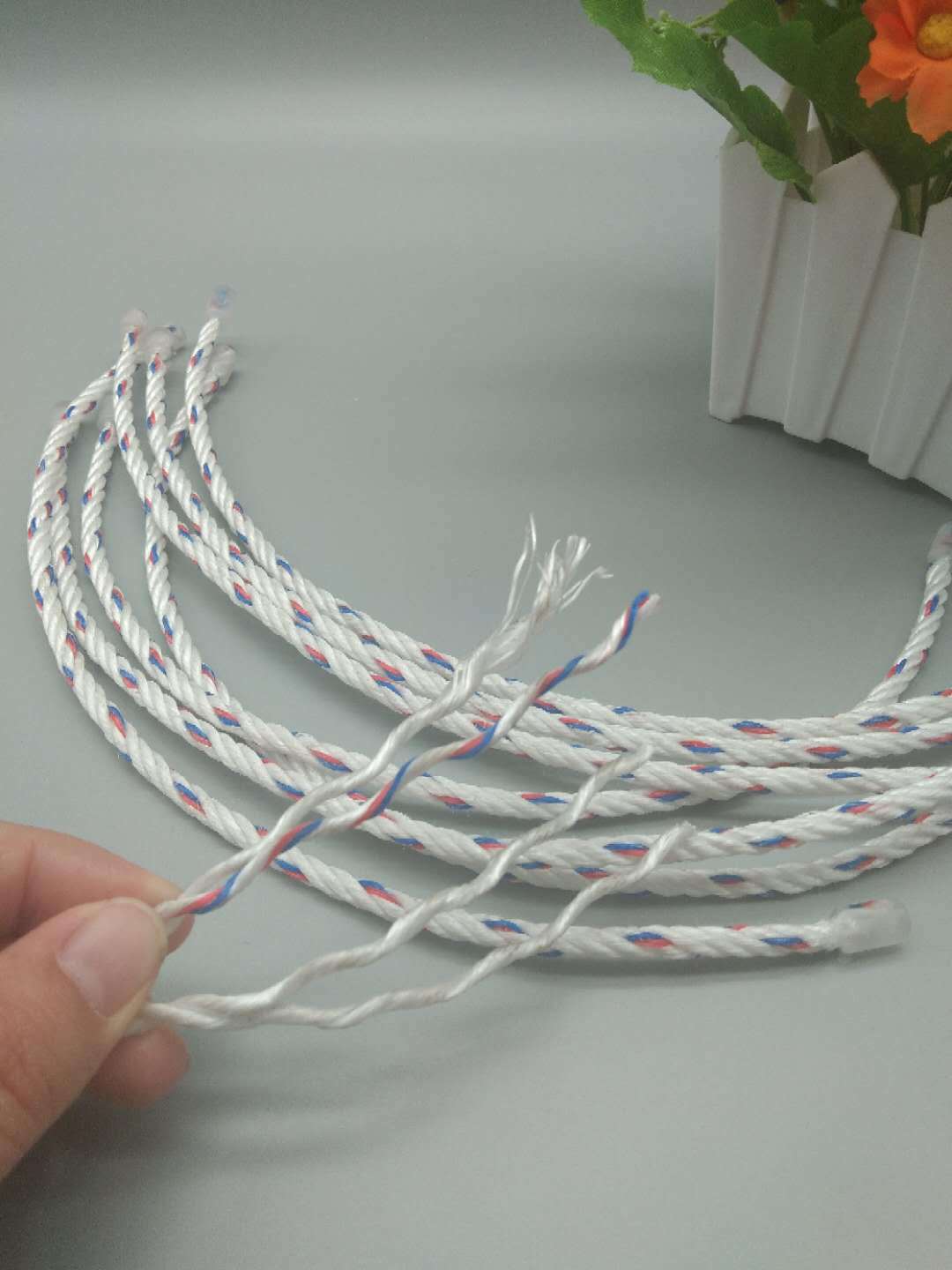 厂家批发聚乙烯尼龙绳子 电瓶手提绳 pe塑料三股扭绳支持订做