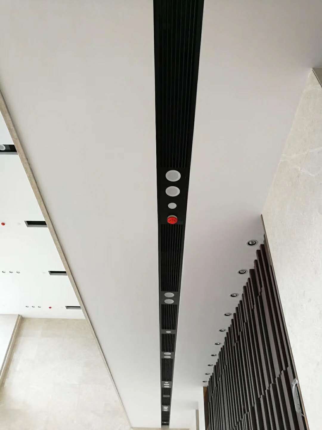 源头厂家定制加工铝合金医院写字楼密缝拼接集成设备带