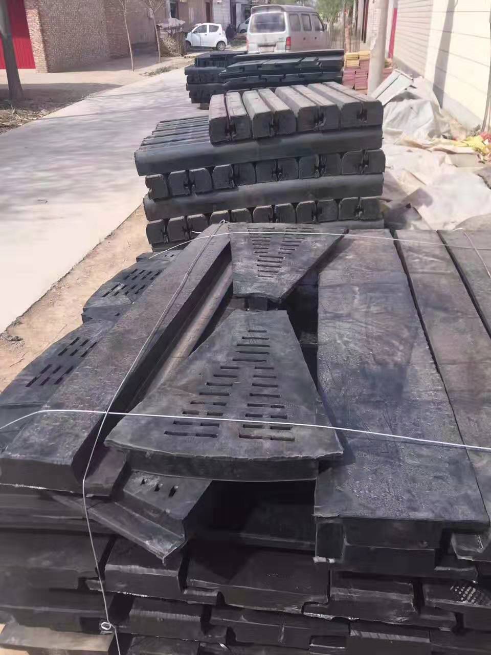 球磨机橡胶衬板球磨机衬板磨煤机橡胶衬板橡胶衬板耐磨球橡胶衬板