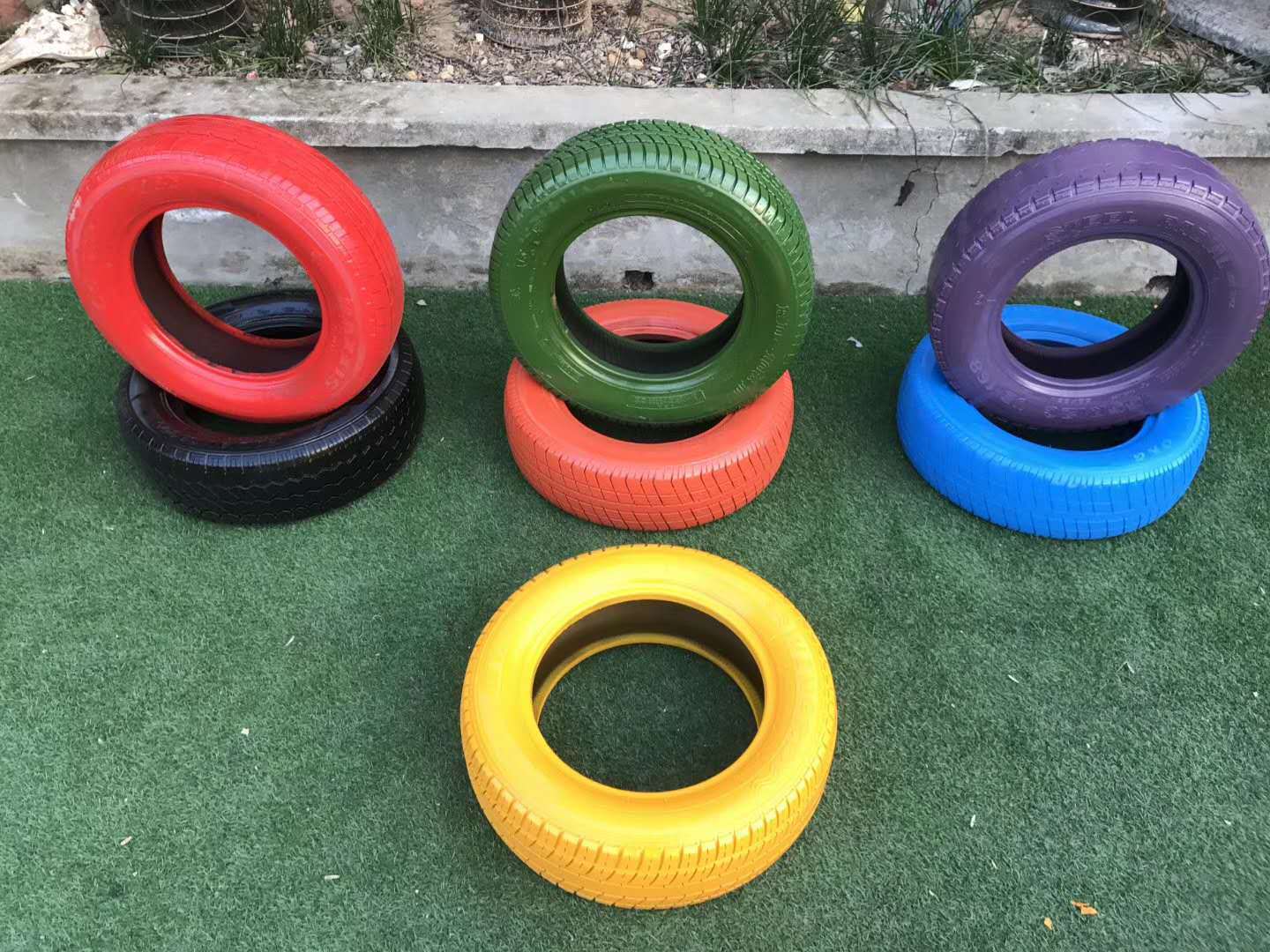 厂家批发幼儿园感统玩具塑料塑胶滚圈钻洞儿童滚圈彩色多用轮胎架