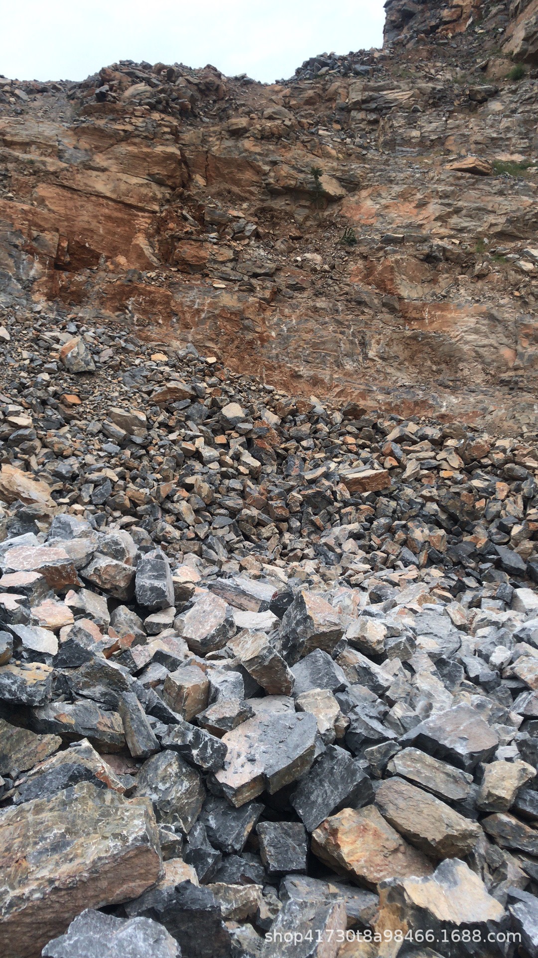 高速公路护坡石 堤坝河岸护坡石 河岸防汛挡土块石 毛石 手搬块