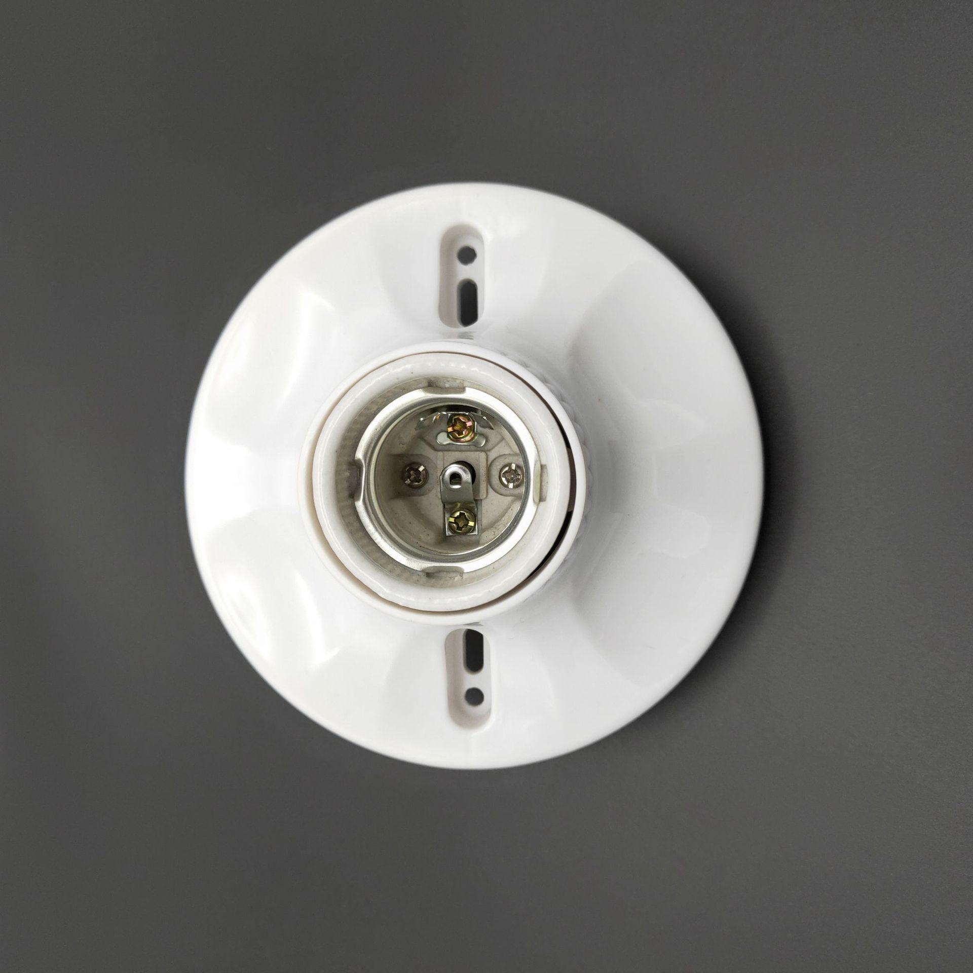 批发e27圆形陶瓷平灯座 平装式螺口灯座 耐高温瓷口灯口灯头