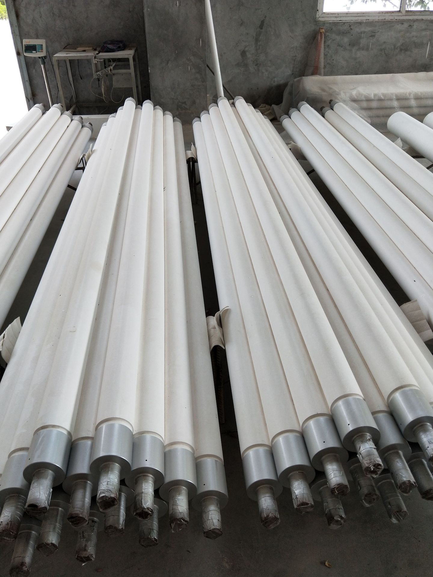 钢化炉瓷辊,石英陶瓷辊,名特钢化炉瓷辊,汽车玻璃专业瓷辊