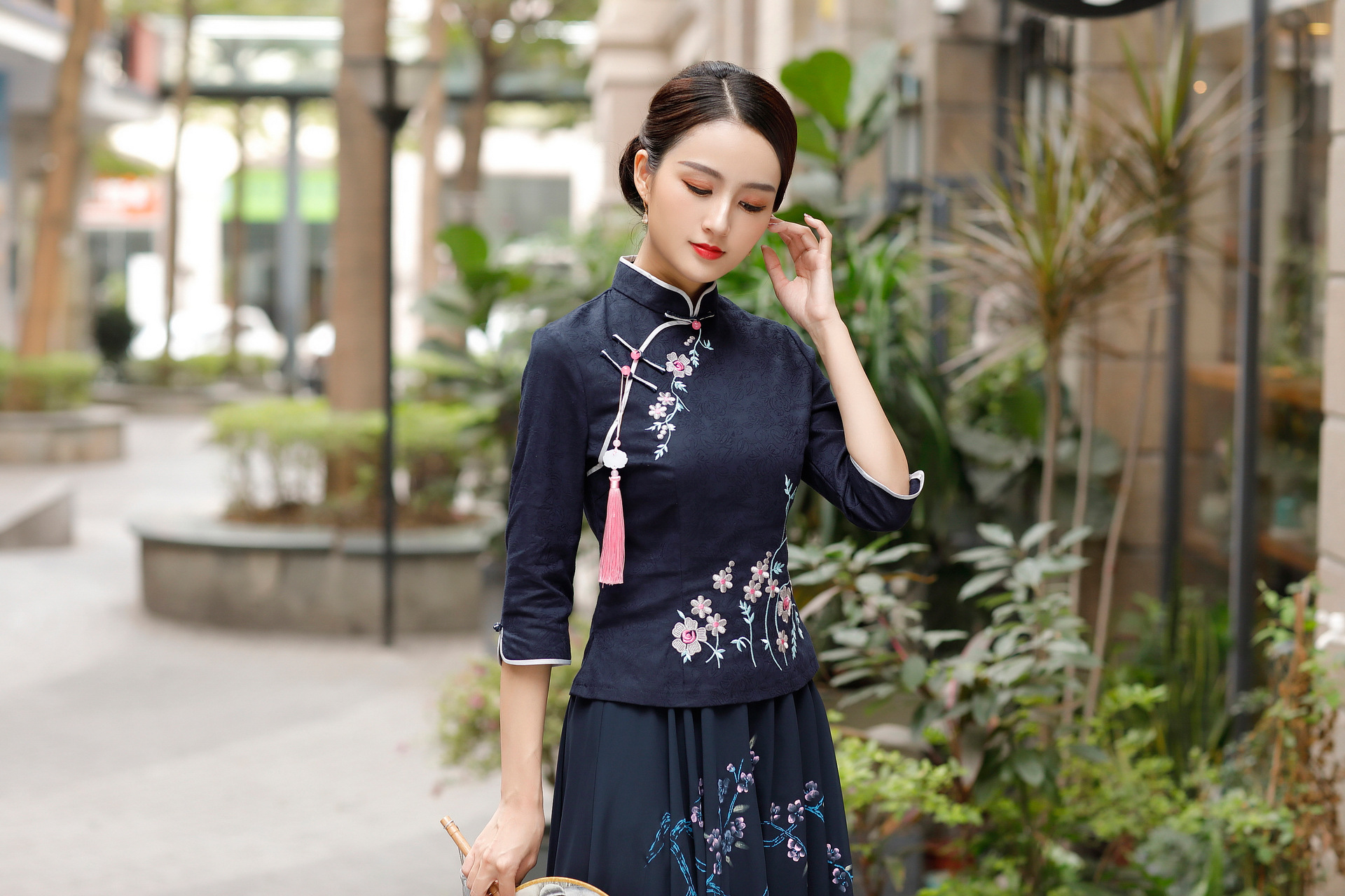 华之韵厂家自营中式盘扣绣花玉石扣流苏七分袖改良旗袍上衣6028