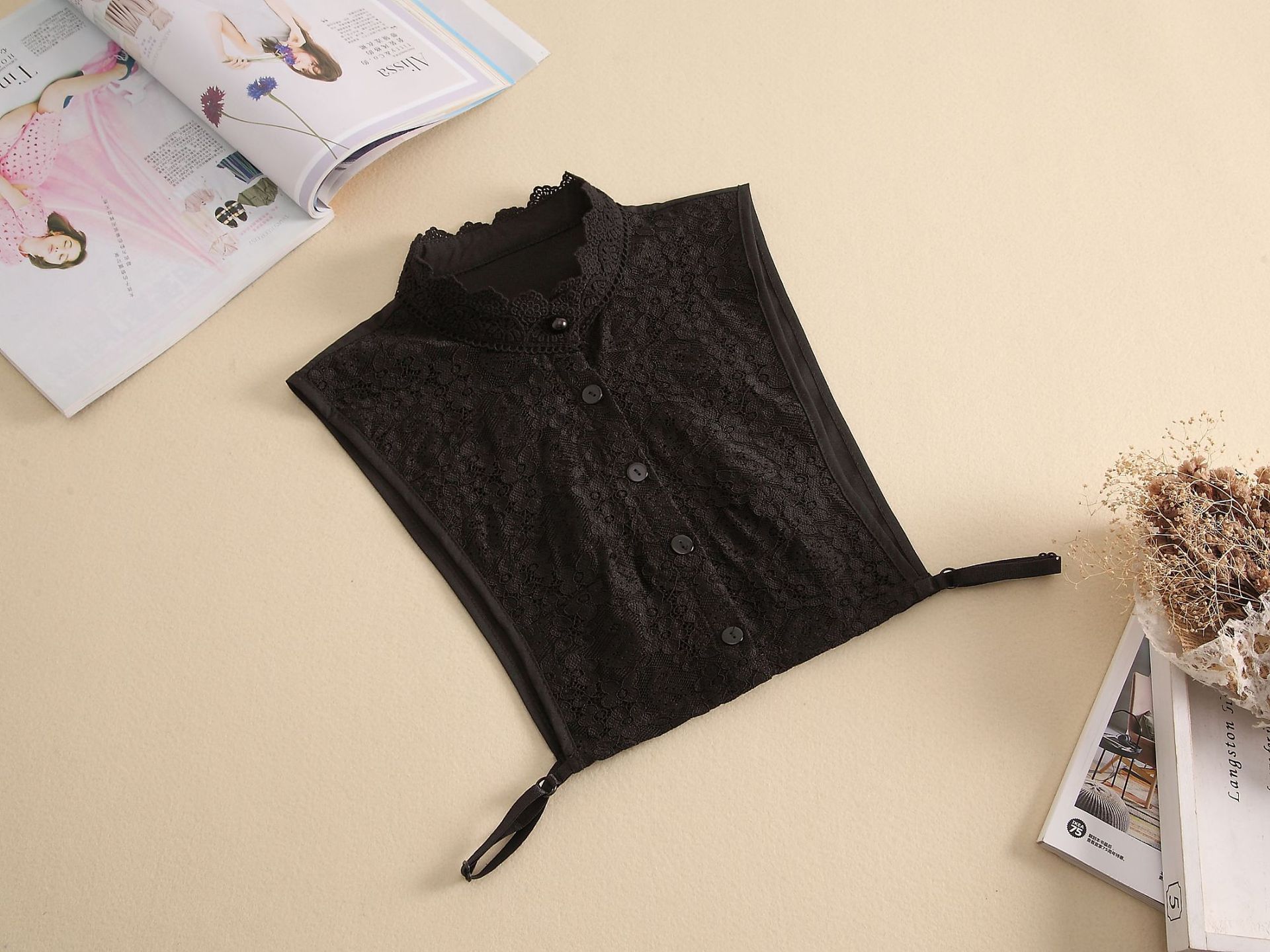 商品描述上市年份/季节2021年春季款式假衣领流行元素蕾丝加工方式