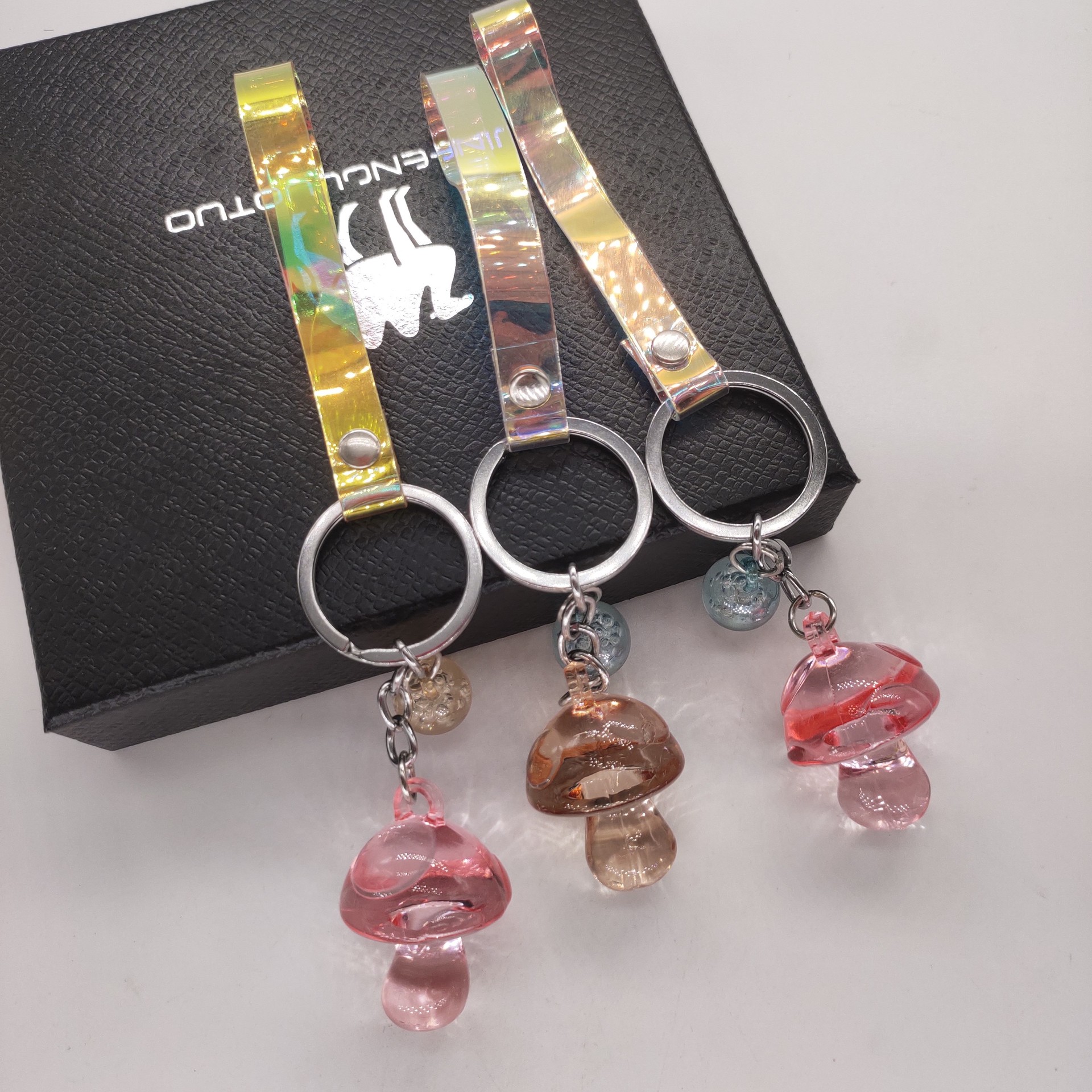 透明挂件压克力挂件蘑菇钥匙扣蘑菇挂件塑料钥匙扣透明挂件亚克力