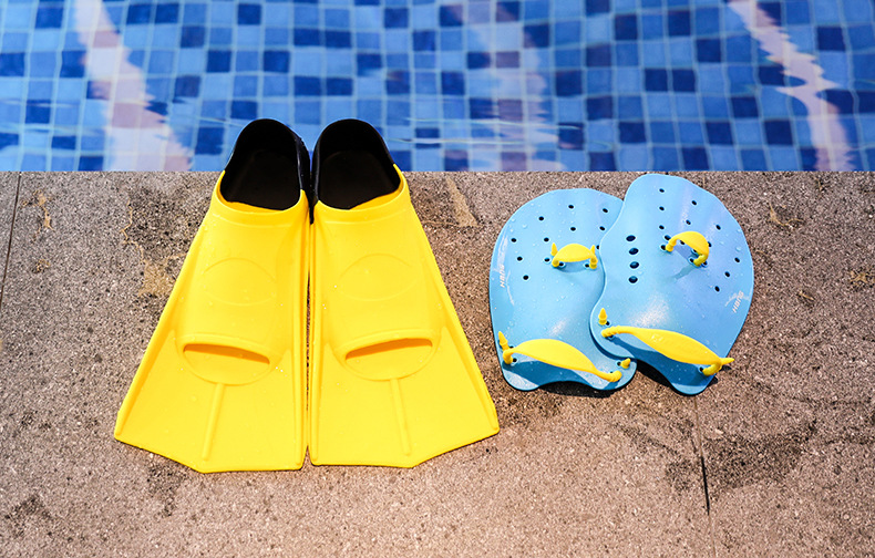 游泳脚蹼成人女士游泳潜水浮潜儿童训练蛙泳自由泳鸭脚板硅胶鸭蹼