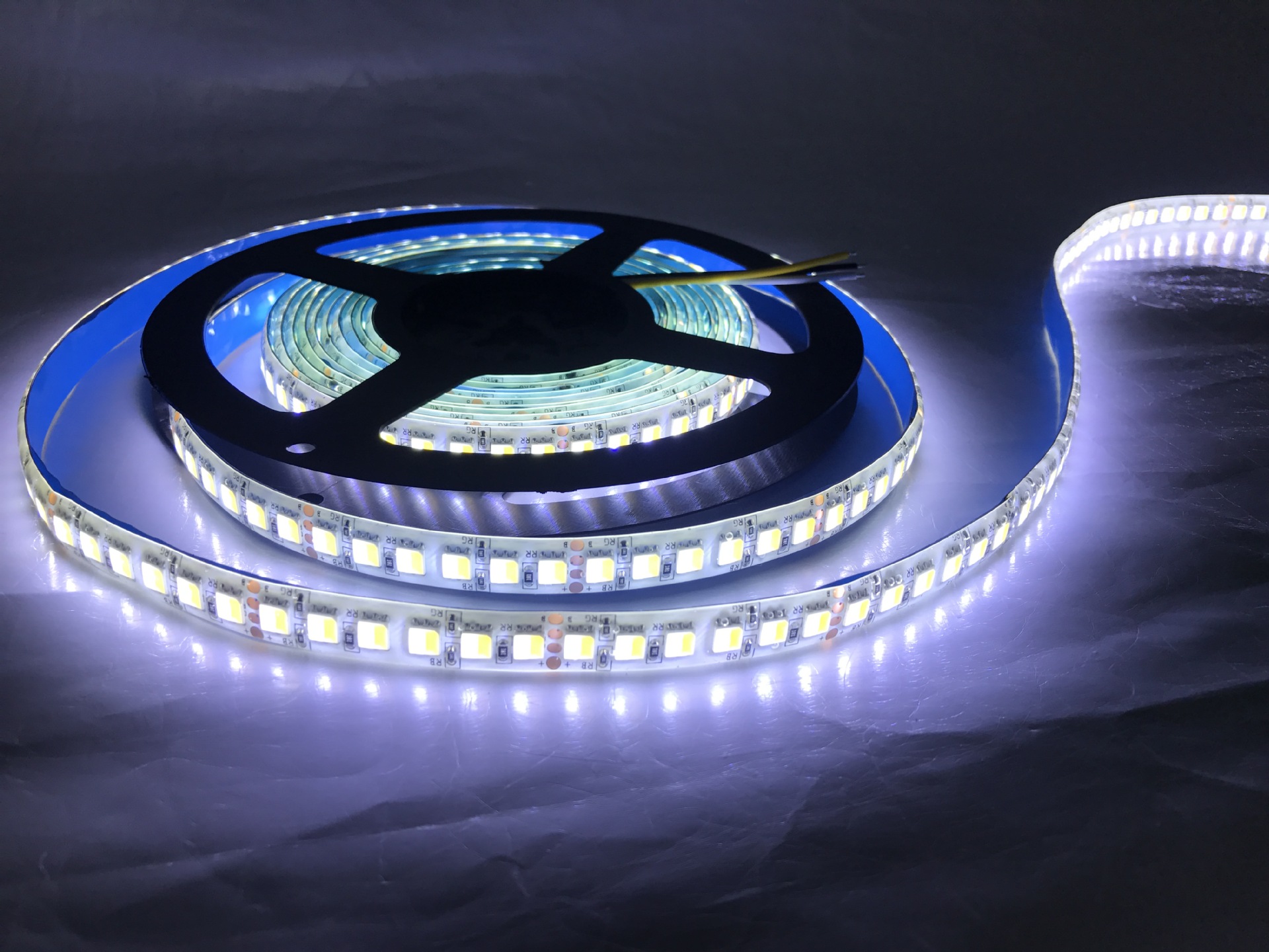 双色可调色led灯带 5025双色温 单排120灯一米 滴胶防水软灯条