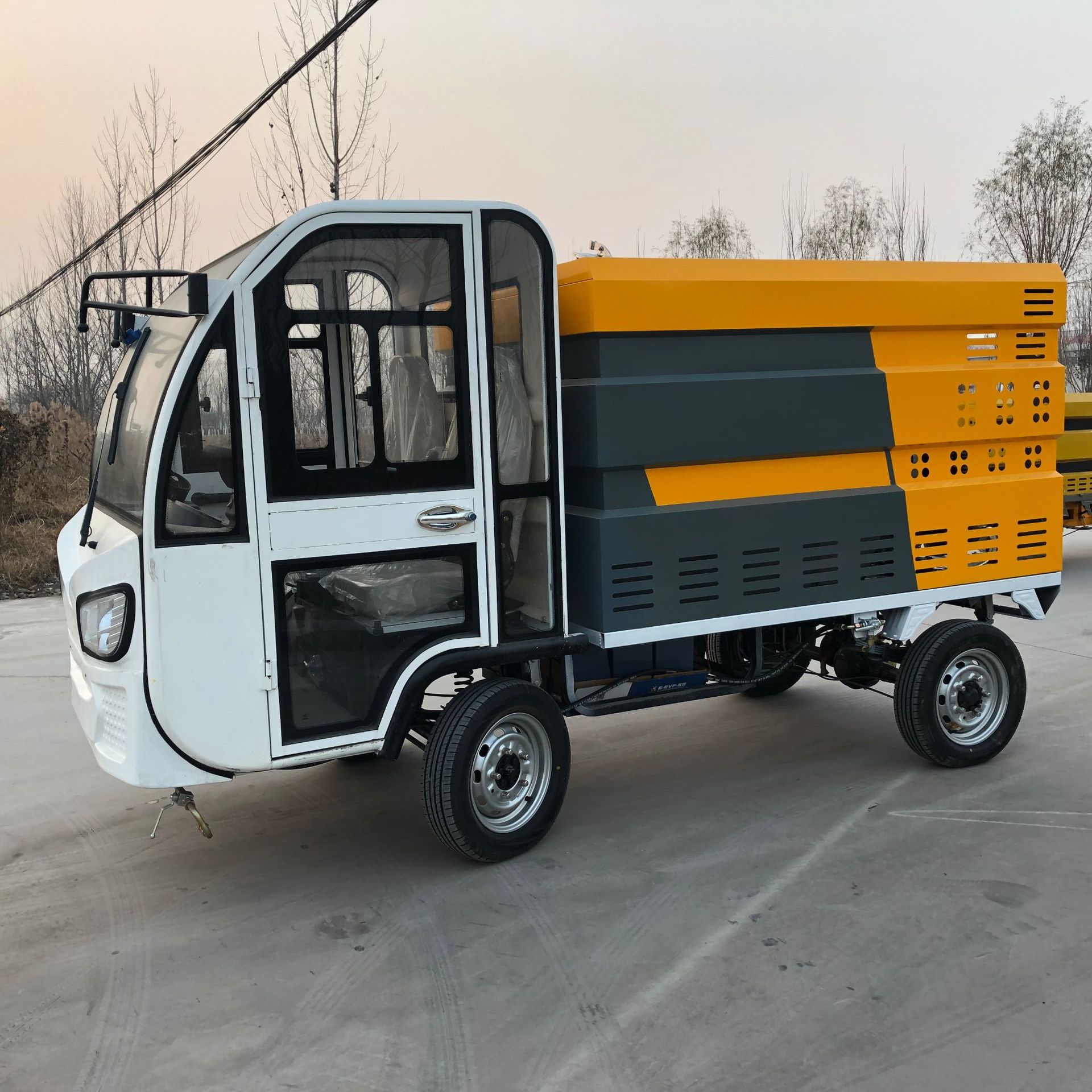 电动三轮高压清洗车 厂家定做 农村街道公路冲洗车小广告清理 圣鲁