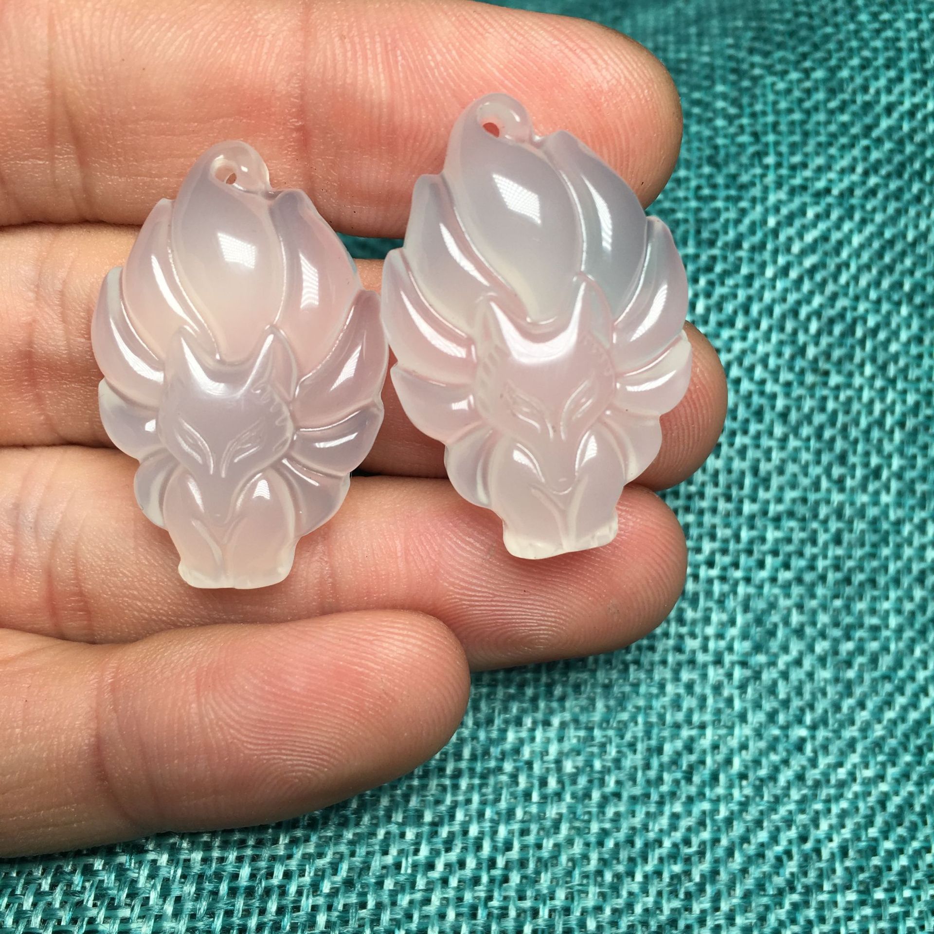 白玉髓九尾狐吊坠玉髓玛瑙九尾狐狸吊坠玉石九尾狐狸吊坠