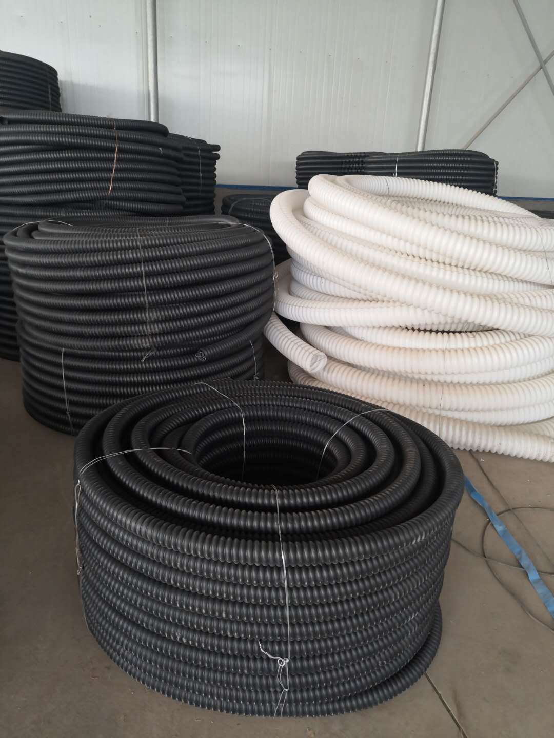 厂家直销hdpe碳素螺旋管pe穿线管电缆护套保护管碳素波纹管