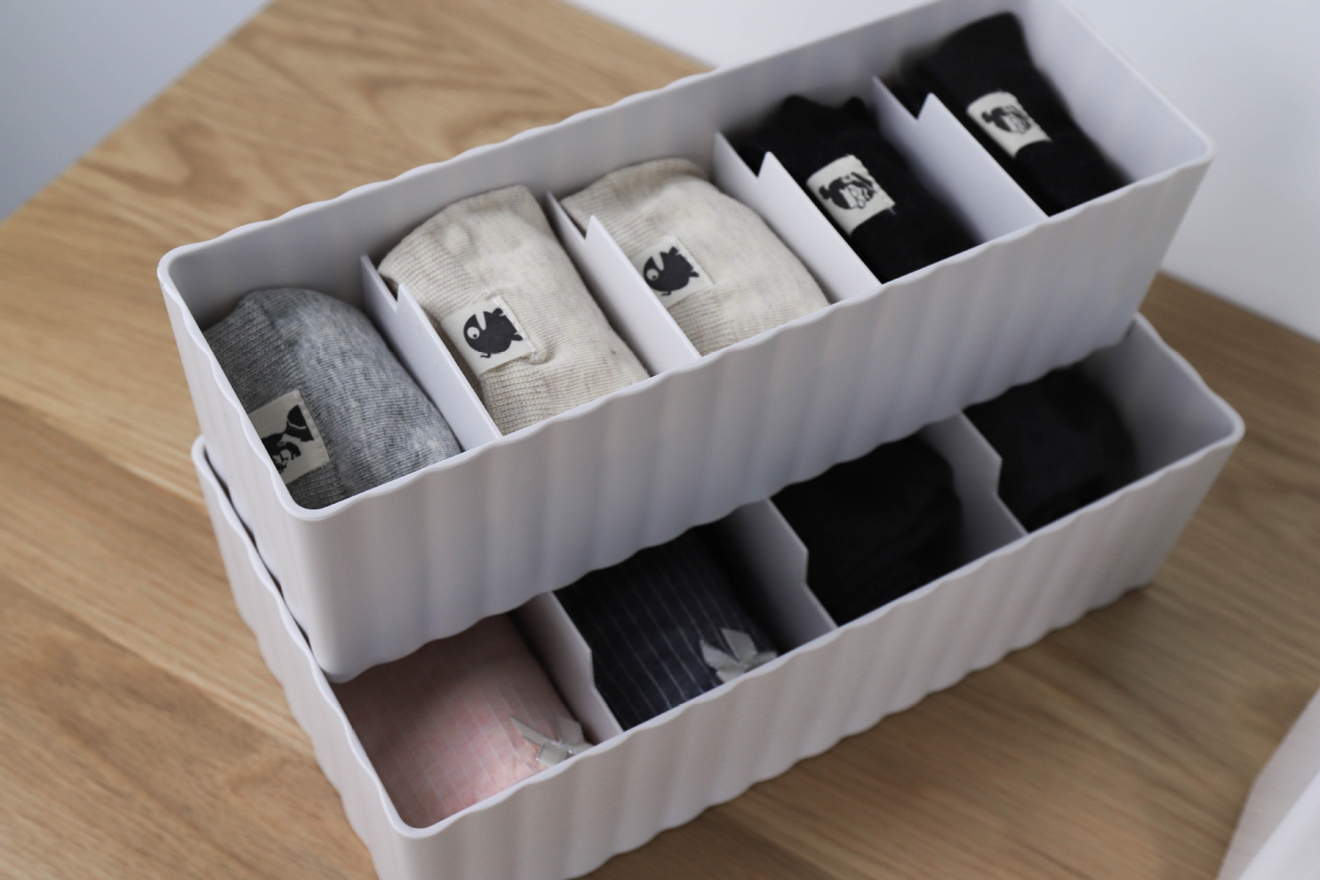 陌么生活分格袜子收纳盒桌面内衣袜收纳格抽屉内裤盒子塑料袜子盒_米