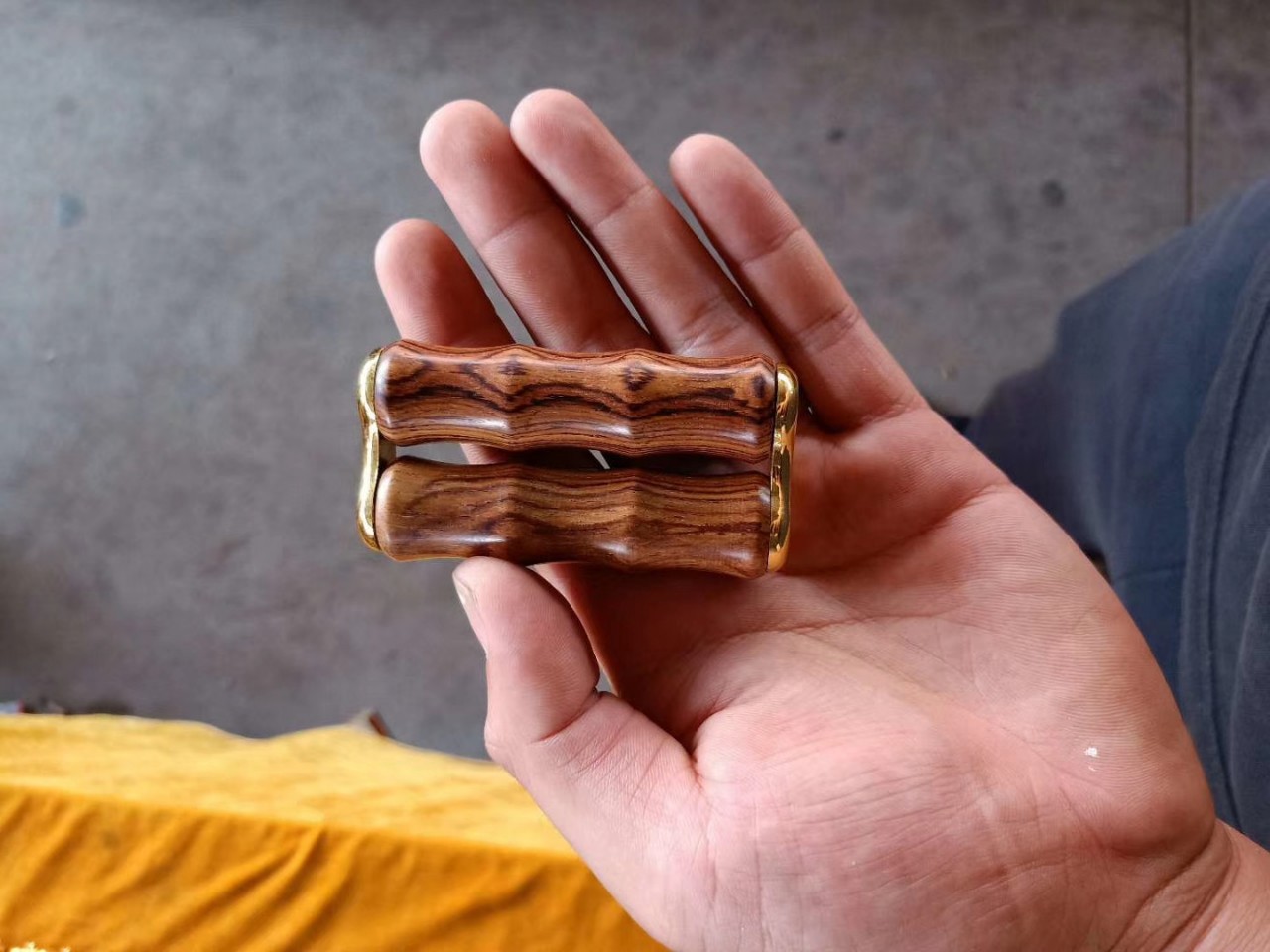 手把件紫光檀按摩器木质手掌按摩器,手把按摩轮,双轮按摩器乌木