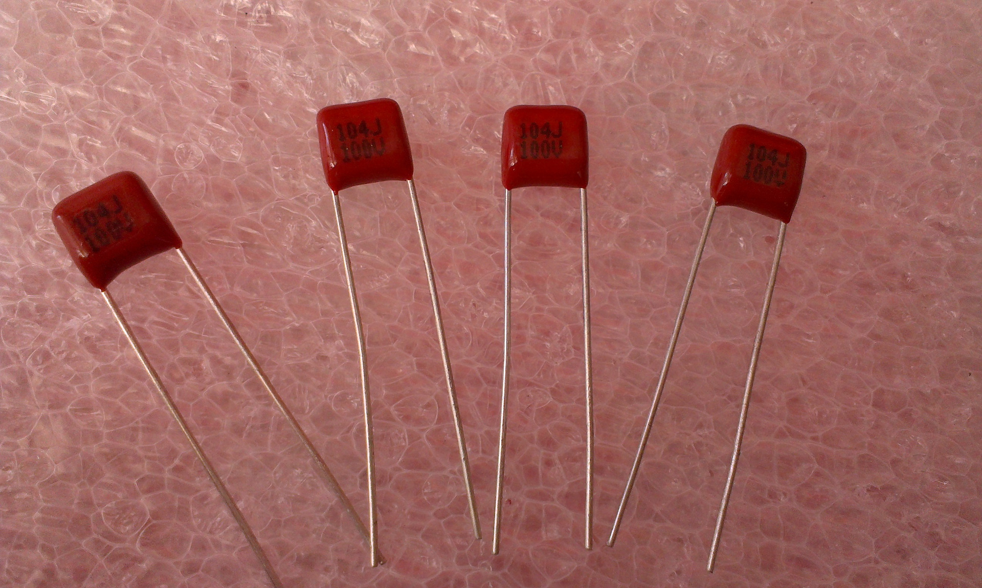 金属化cbb薄膜电容104j63100vp5mm