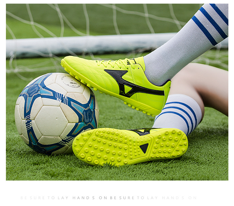 特价足球鞋tf平底碎钉水泥地室内训练鞋人造草地学生运动足球鞋