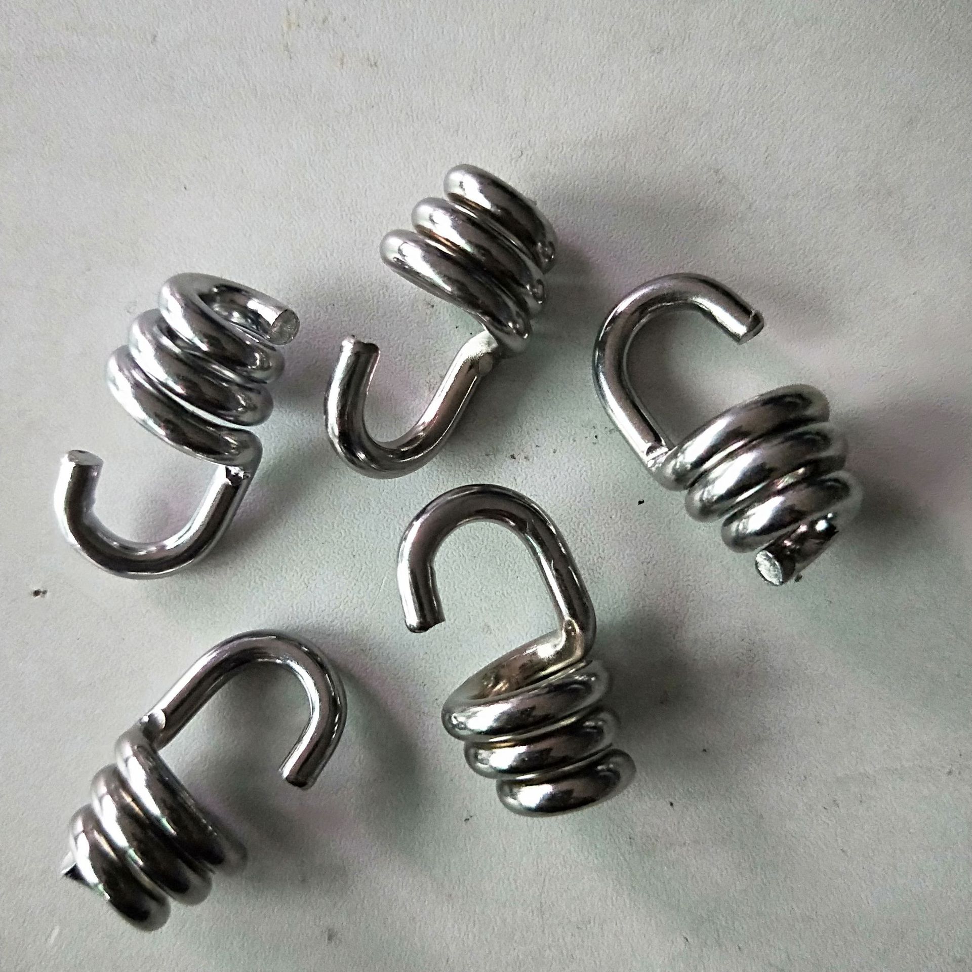 厂家定制各形状弹簧 精密不锈钢拉伸弹簧 单钩双沟异形弹簧