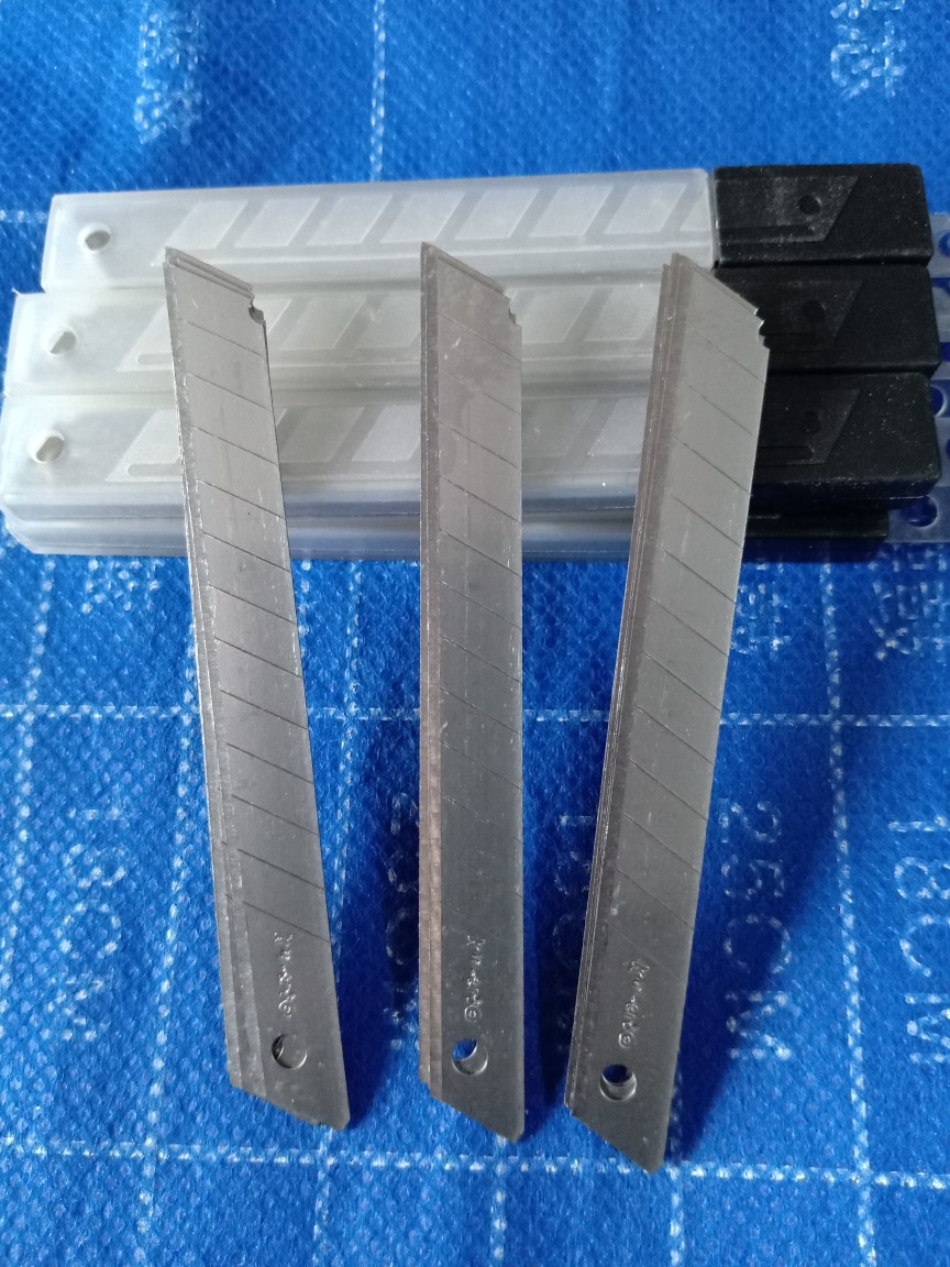 厂家直销04厚小刀片美工刀片壁纸裁纸美工刀清洁刀专用刀片9mm