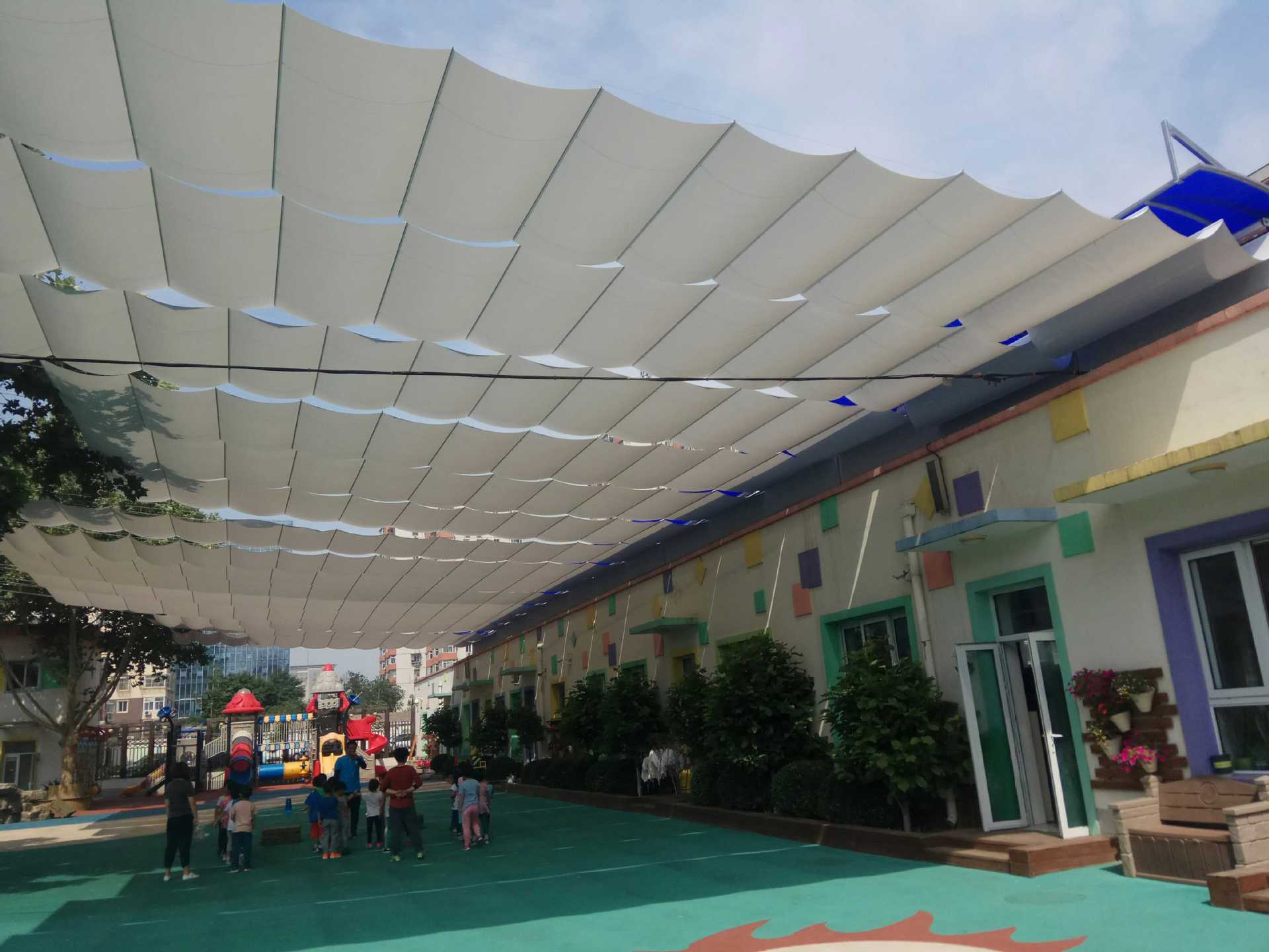 幼儿园自动遥控遮阳帘 智能遮阳帘 幼儿园操场风光雨控遮阳天棚帘