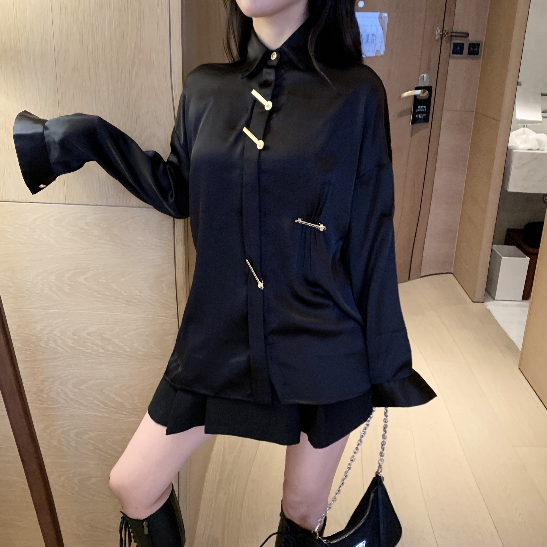 2019新款秋冬内搭黑色设计感小众衬衫女潮偏光长袖复古慵懒风衬衣