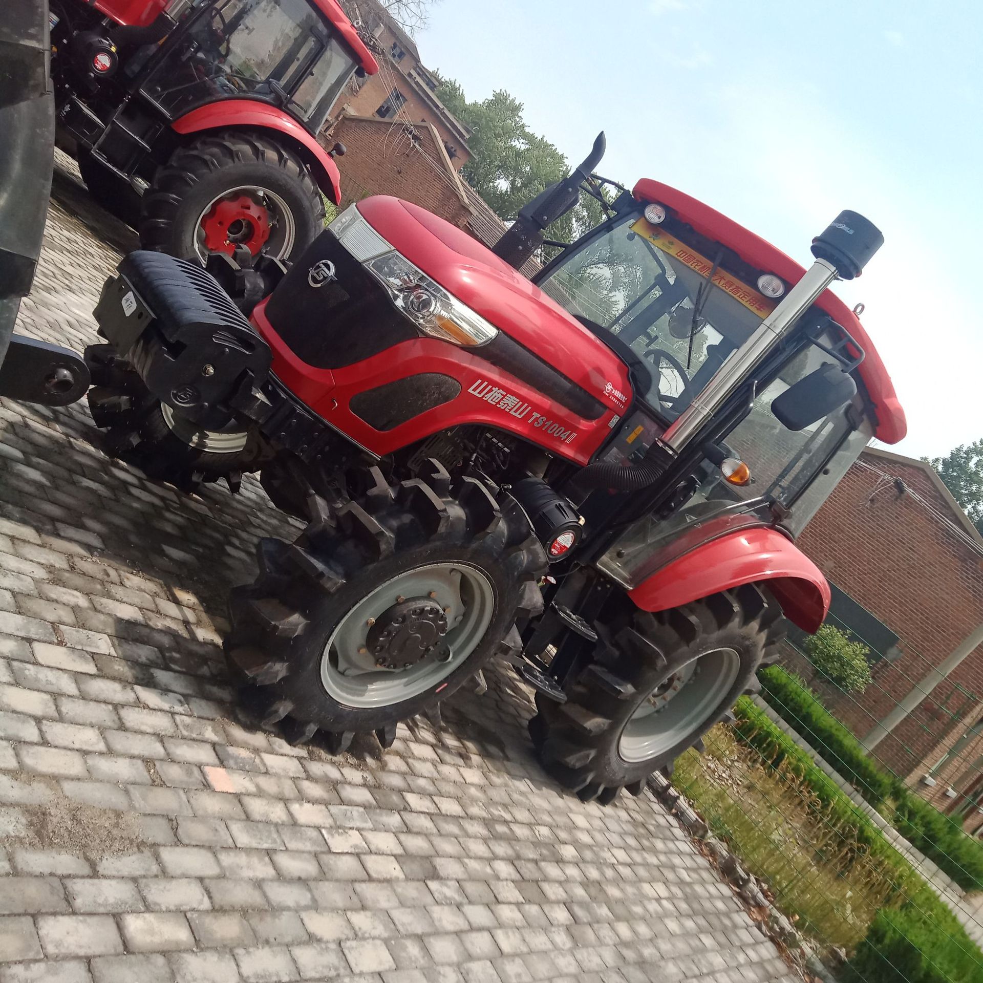 全国热销大型四驱2104拖拉机 低油耗山拖泰山1804六缸轮式拖拉机