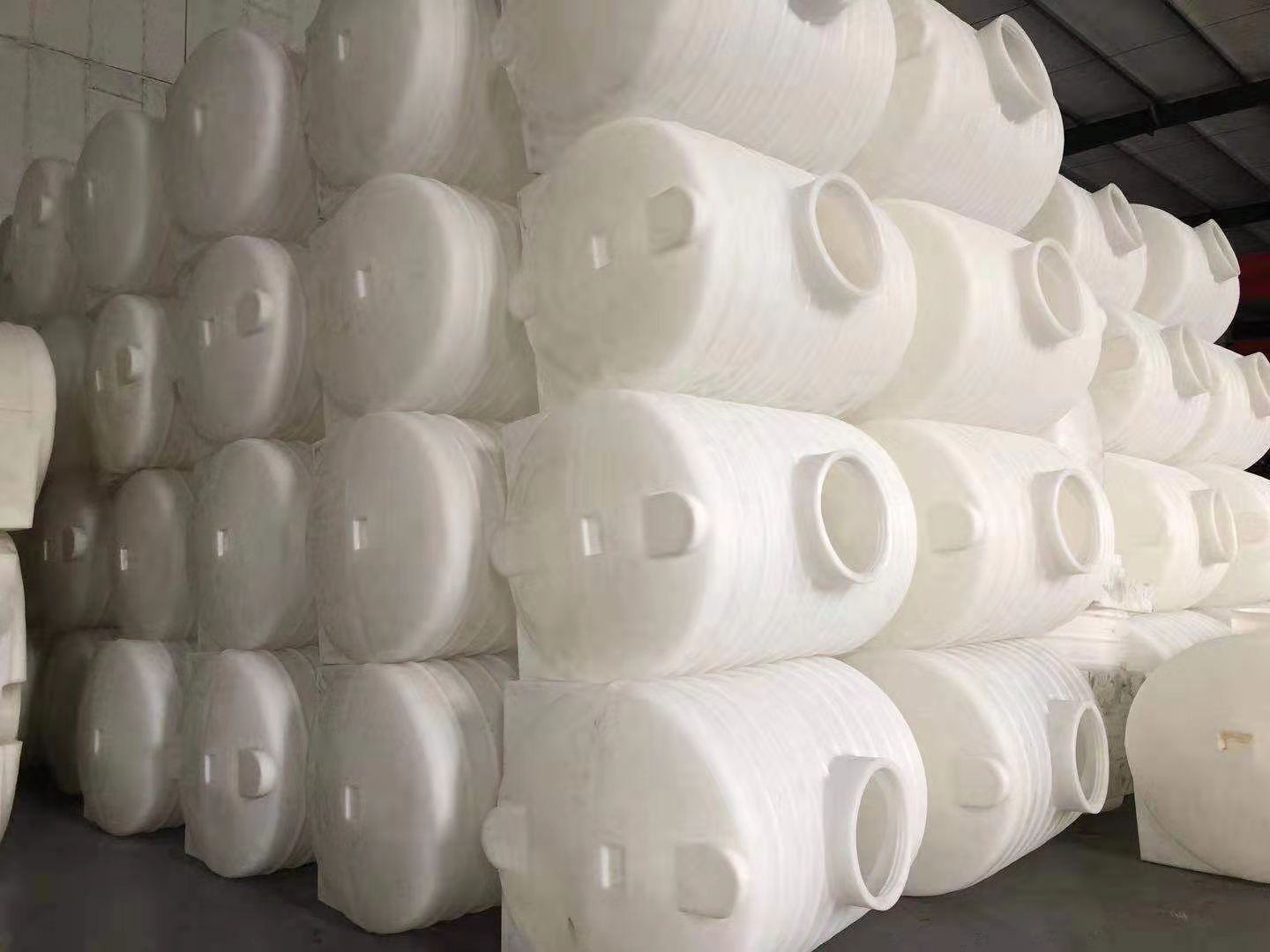 四川西南塑胶卧式打药桶车载运输桶加厚500l1000l2000l